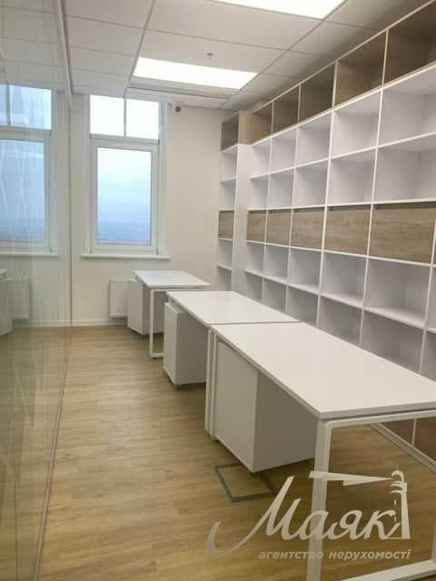 Оренда офісу площею 250 м² / Бізнес-центр «Самміт»