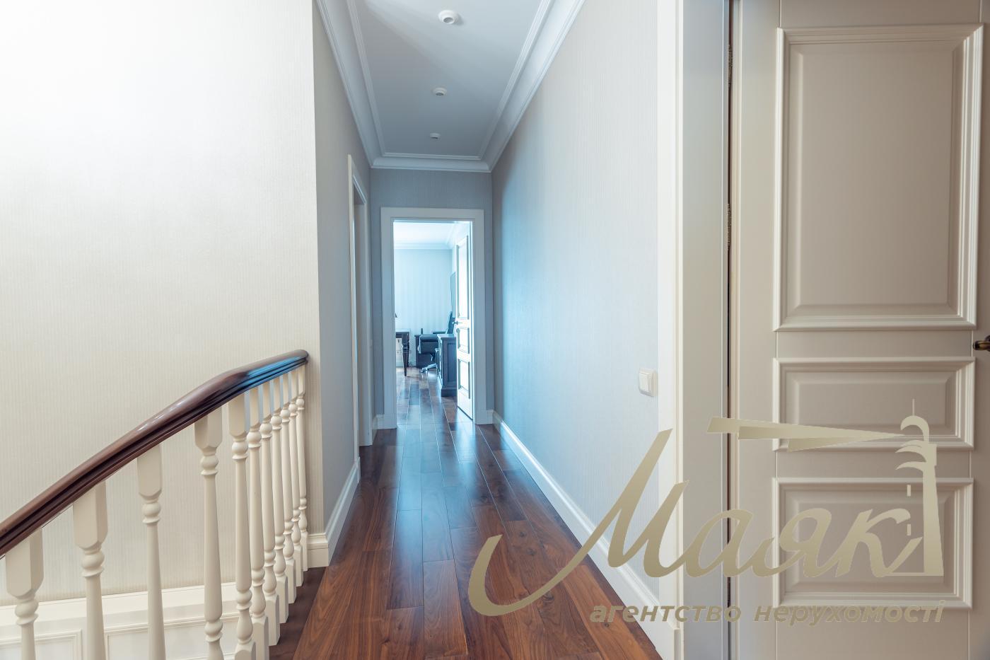 Sale 4k apartment with parking place in LCD Zverinetskyi, Pechersk, Kiev