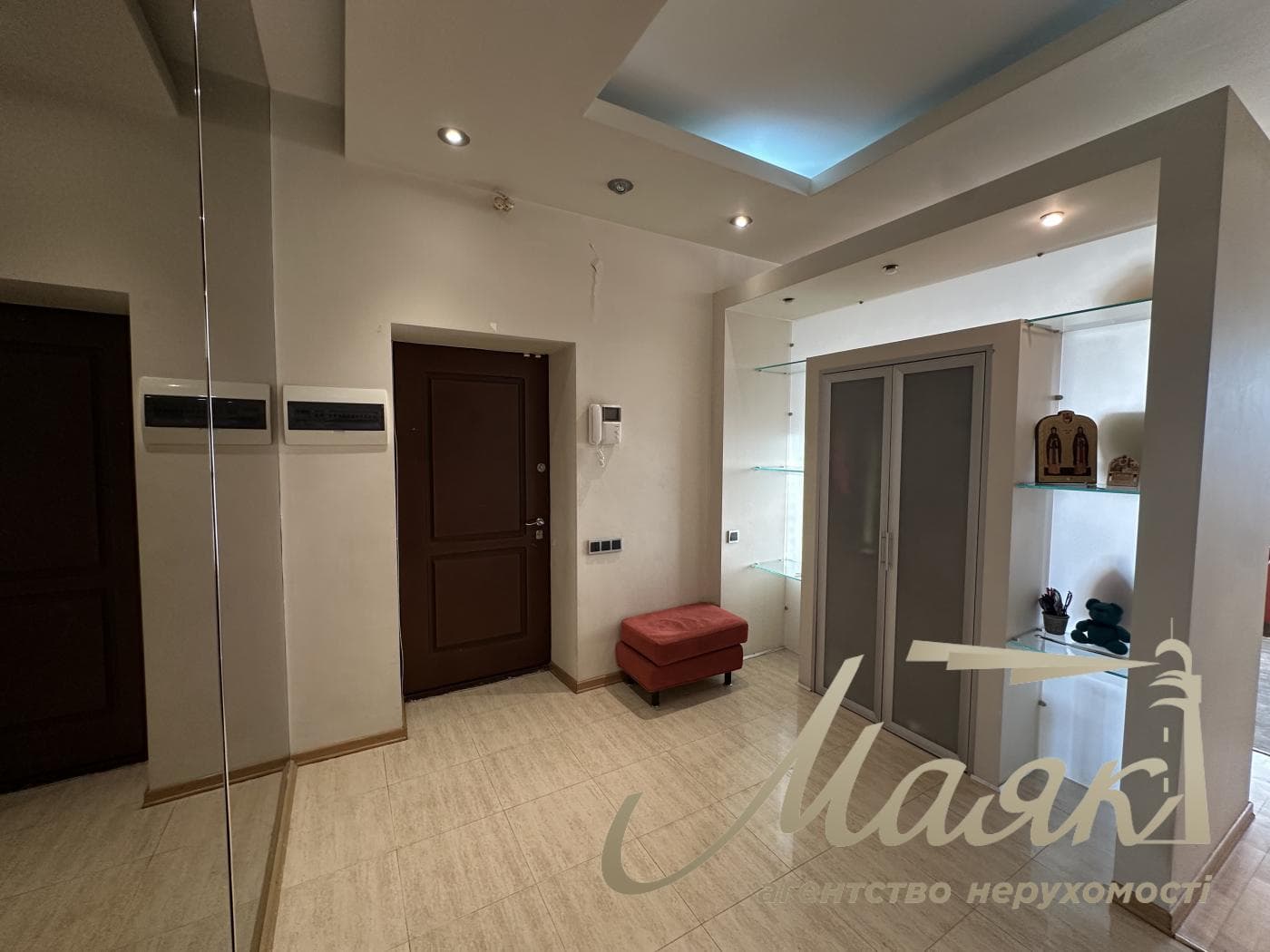 3-bedroom apartment (122 m²) for rent at 10-A Ivasyuka Ave.