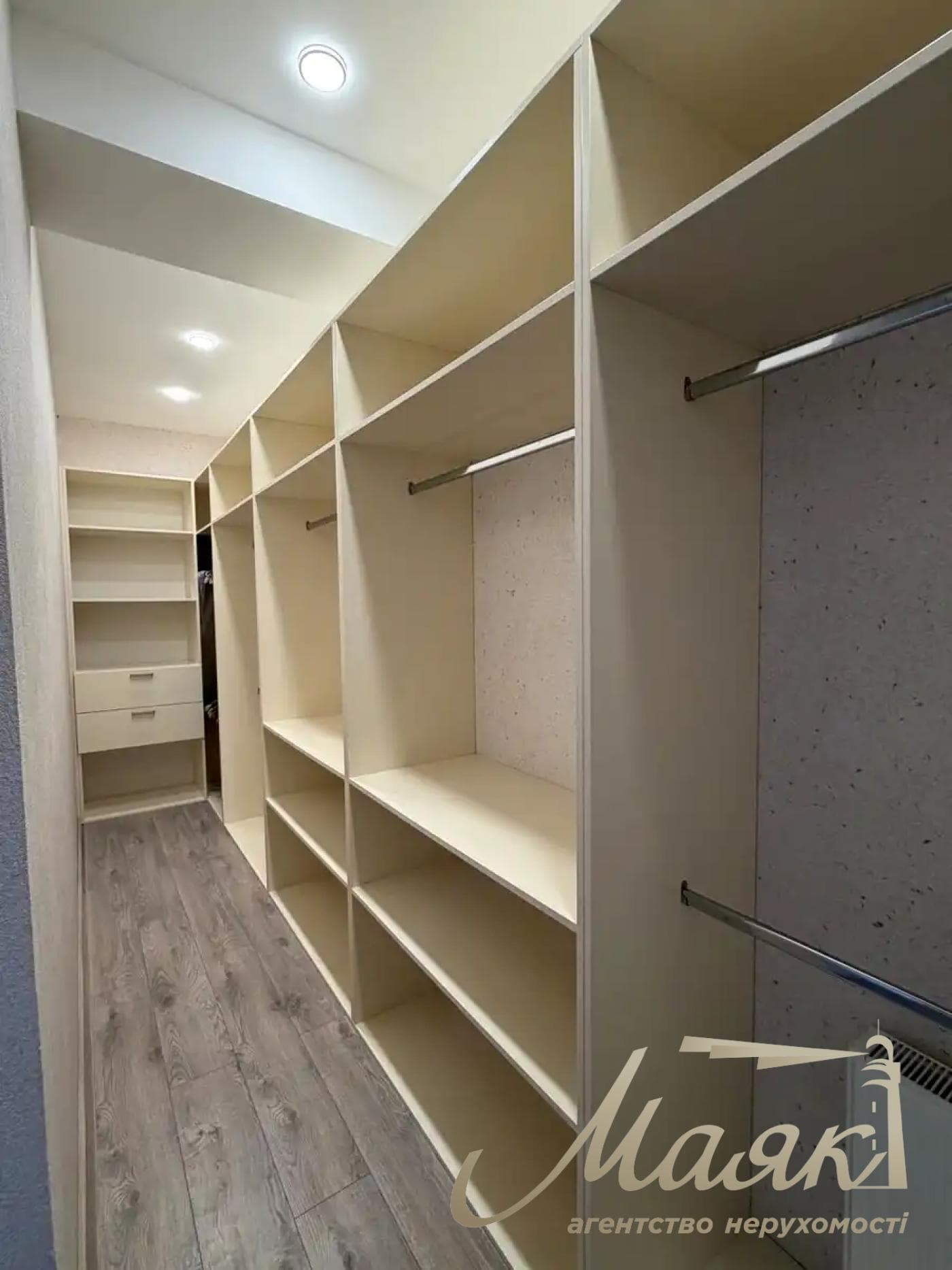 Оренда 2-поверхового будинку площею 190 м², село Нові Безрадичі