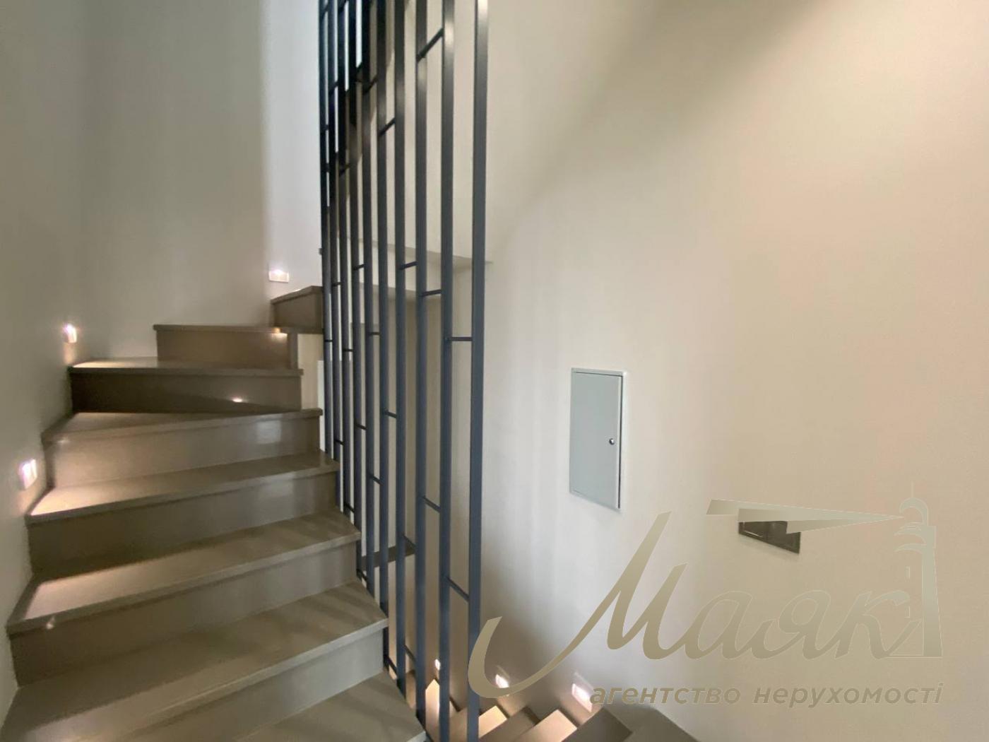 Rent of a three-story penthouse in the Atlantic residential complex at 118 Antonovich Street
