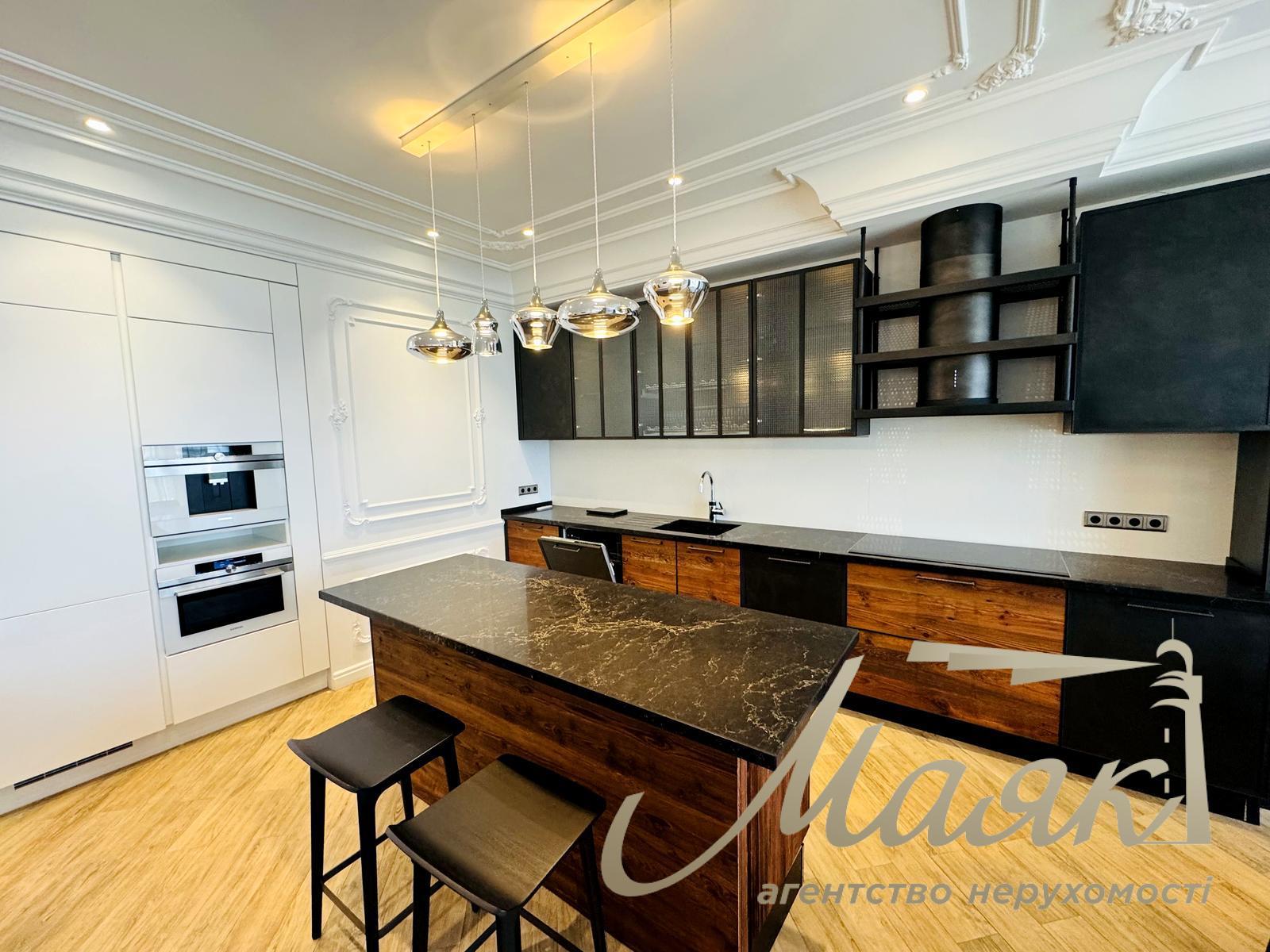 Rent 3-bedroom apartment LCD Novopecherskie Lipki, Verkhoglyada street (Dragomirov)