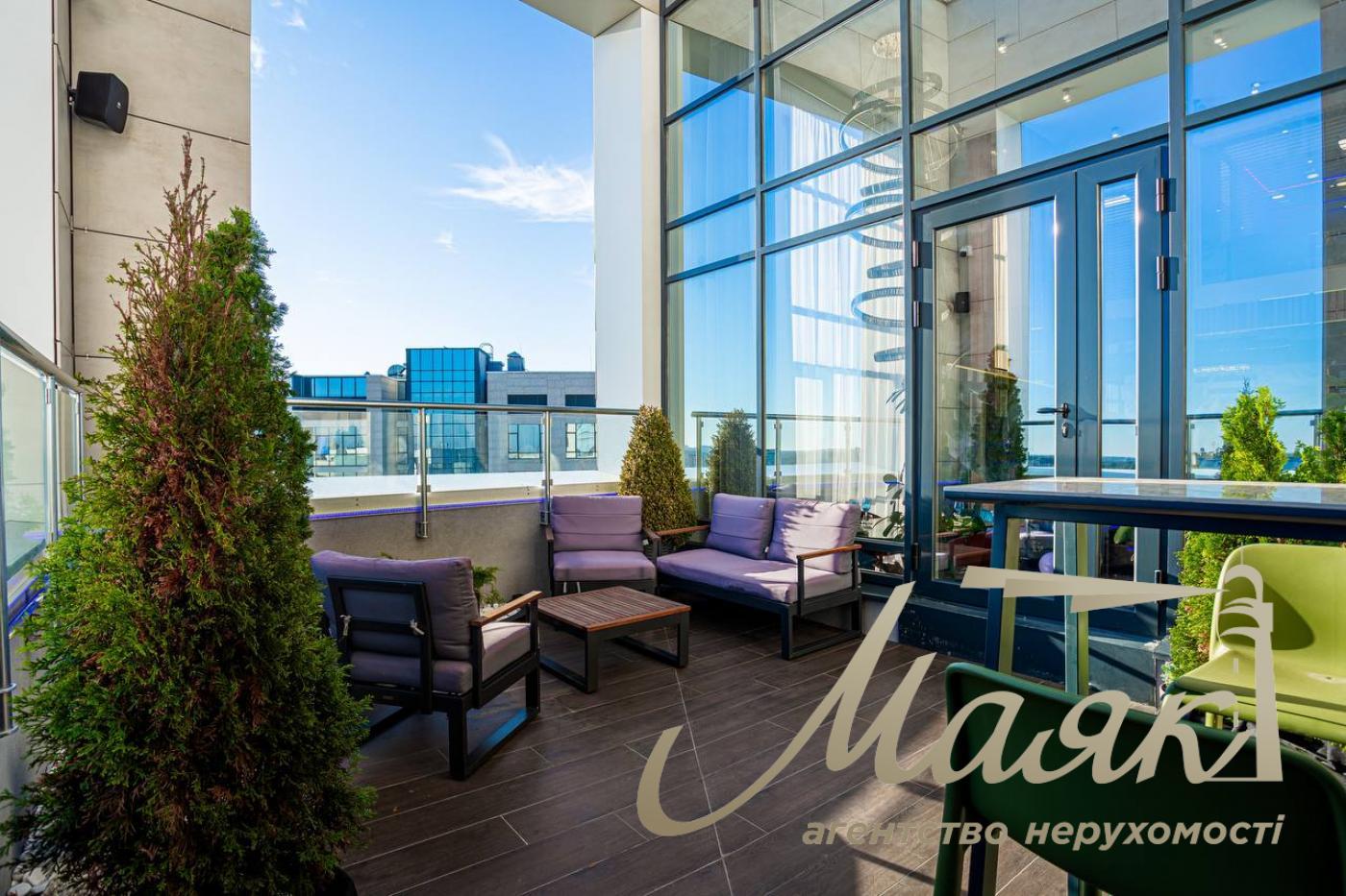 Продаж пентхауса 195 м² з терасою та дизайнерським ремонтом у ЖК Park Avenue VIP, Київ