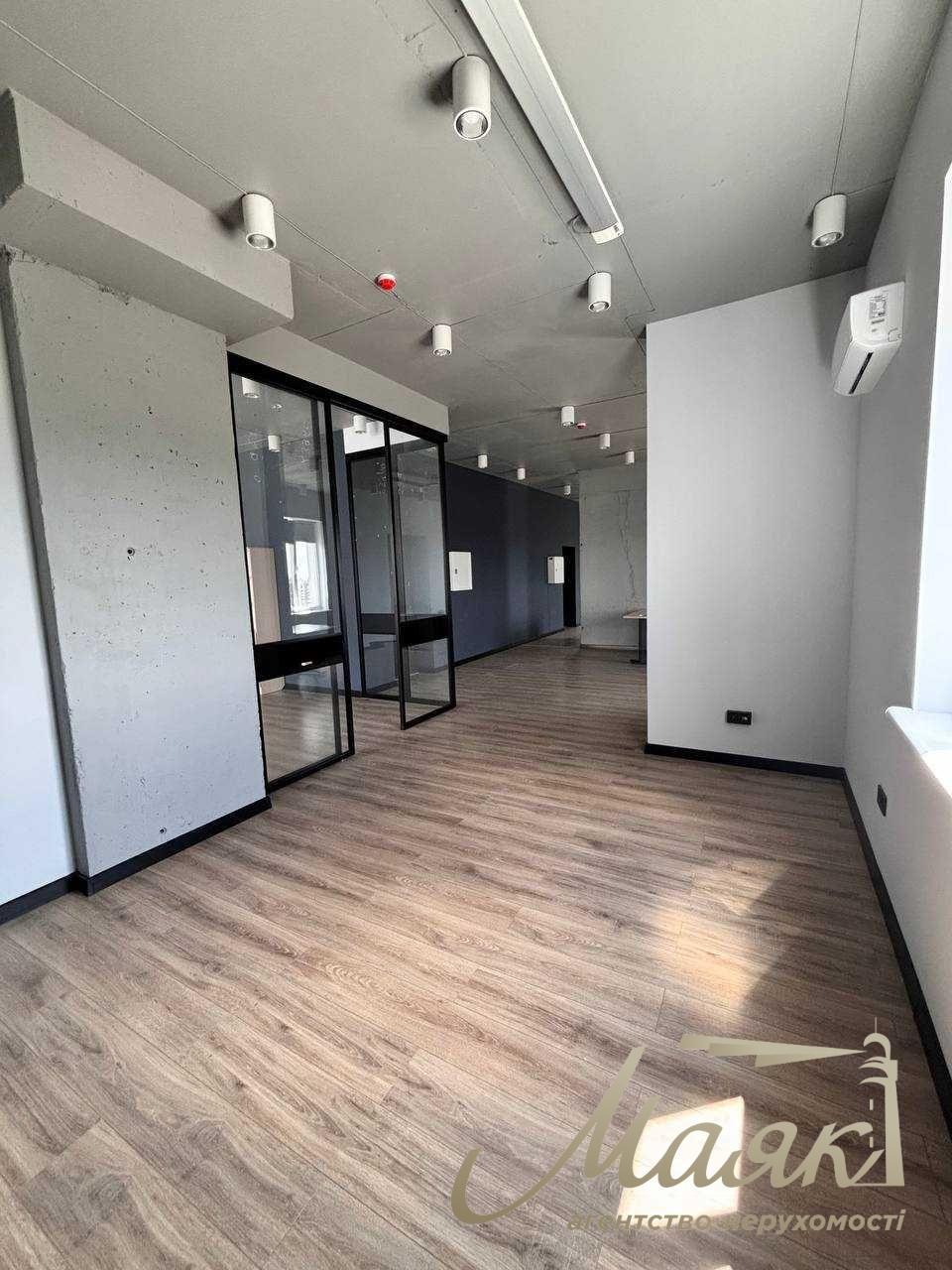 Office for rent 200 m2 in LCD "RIVERSTONE"