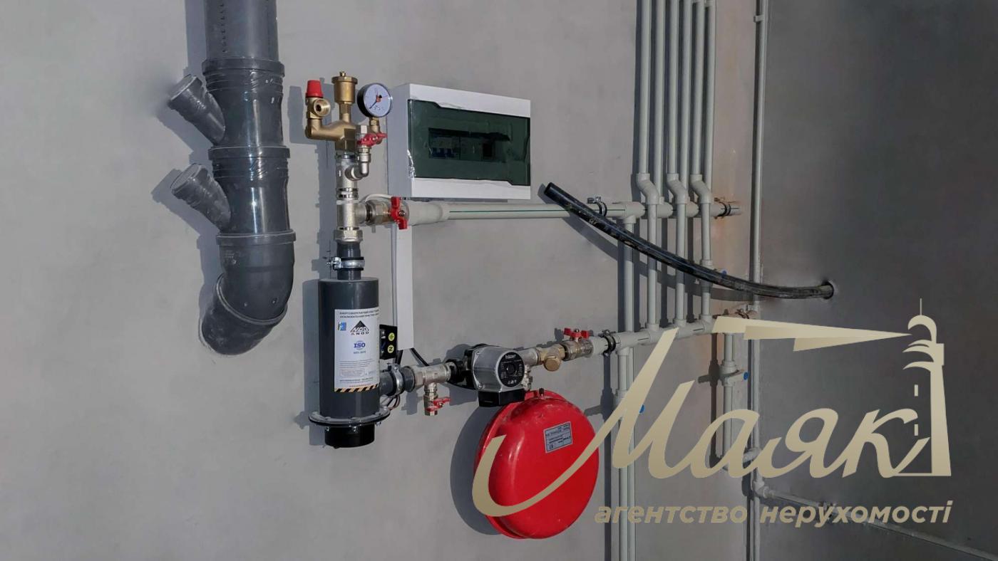 Продажа дома 250м2 с жилым подвалом в Соломенском районе ул. Березова