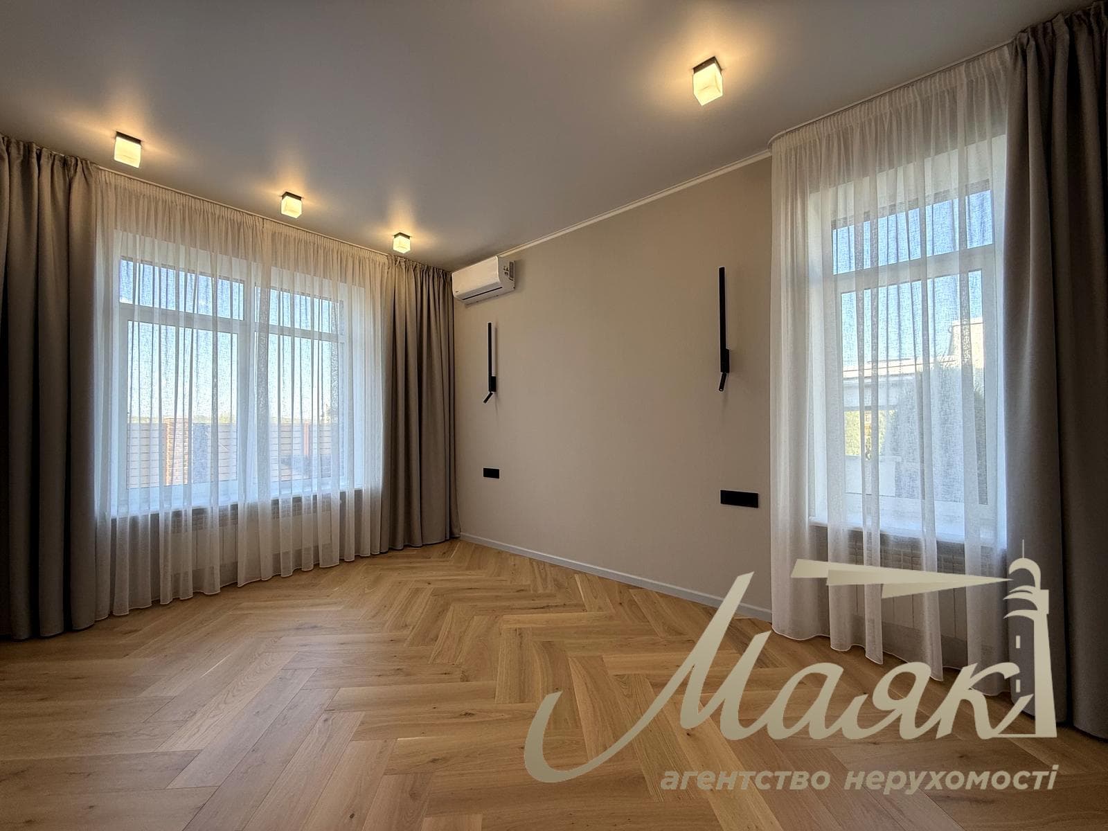 Продаж сучасного будинку 350 м² з панорамним видом с. Лісники пров. Глинище, 39, Обухівський напрямок, Київська область