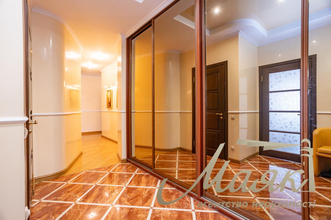 For sale 3 bedroom apartment Obolon, apartment for sale near the subway