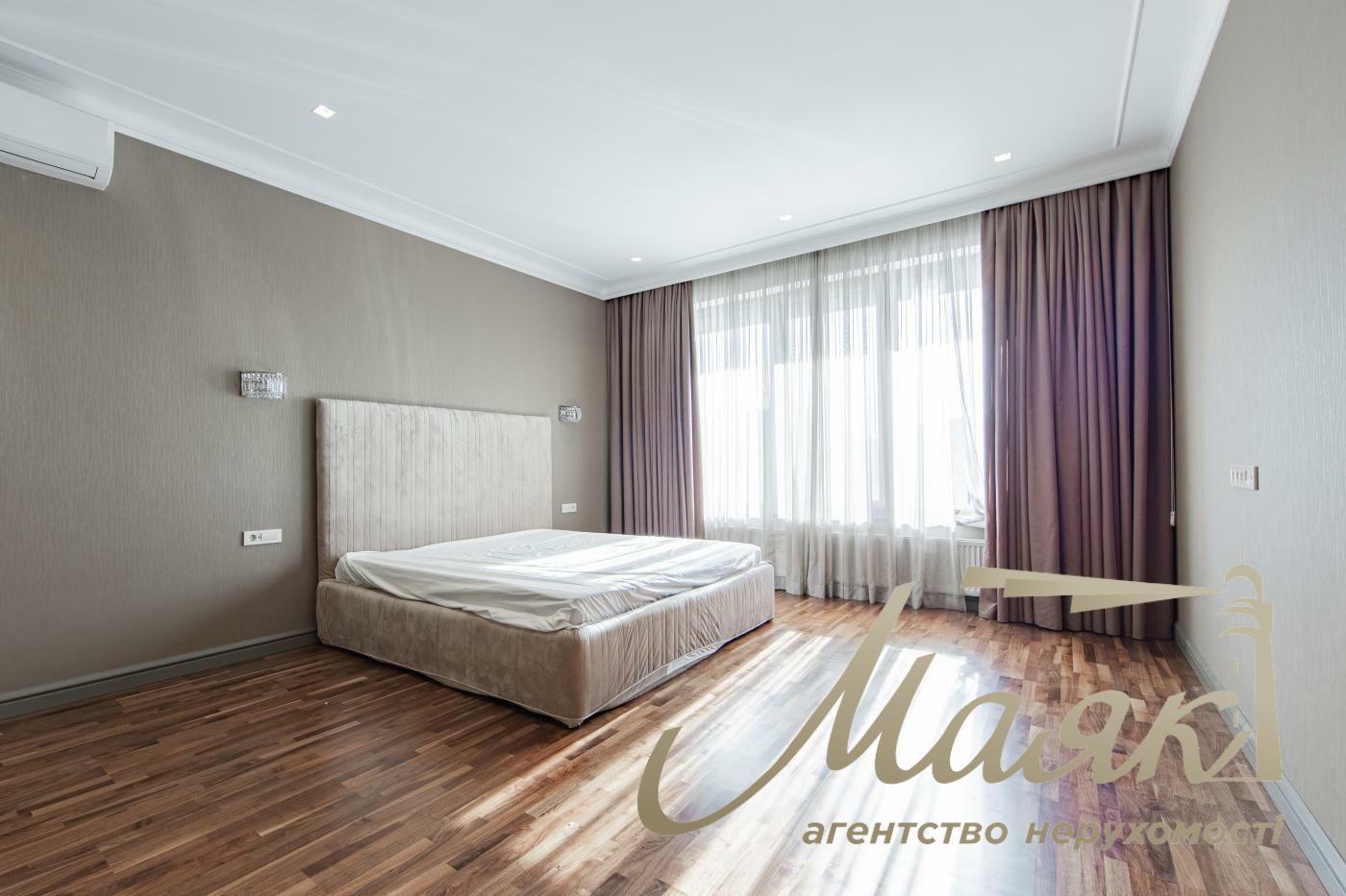 Sale of a modern house 265m2 with a swimming pool in Lesniki - 5 minutes from Kyiv, Vatutina lane.