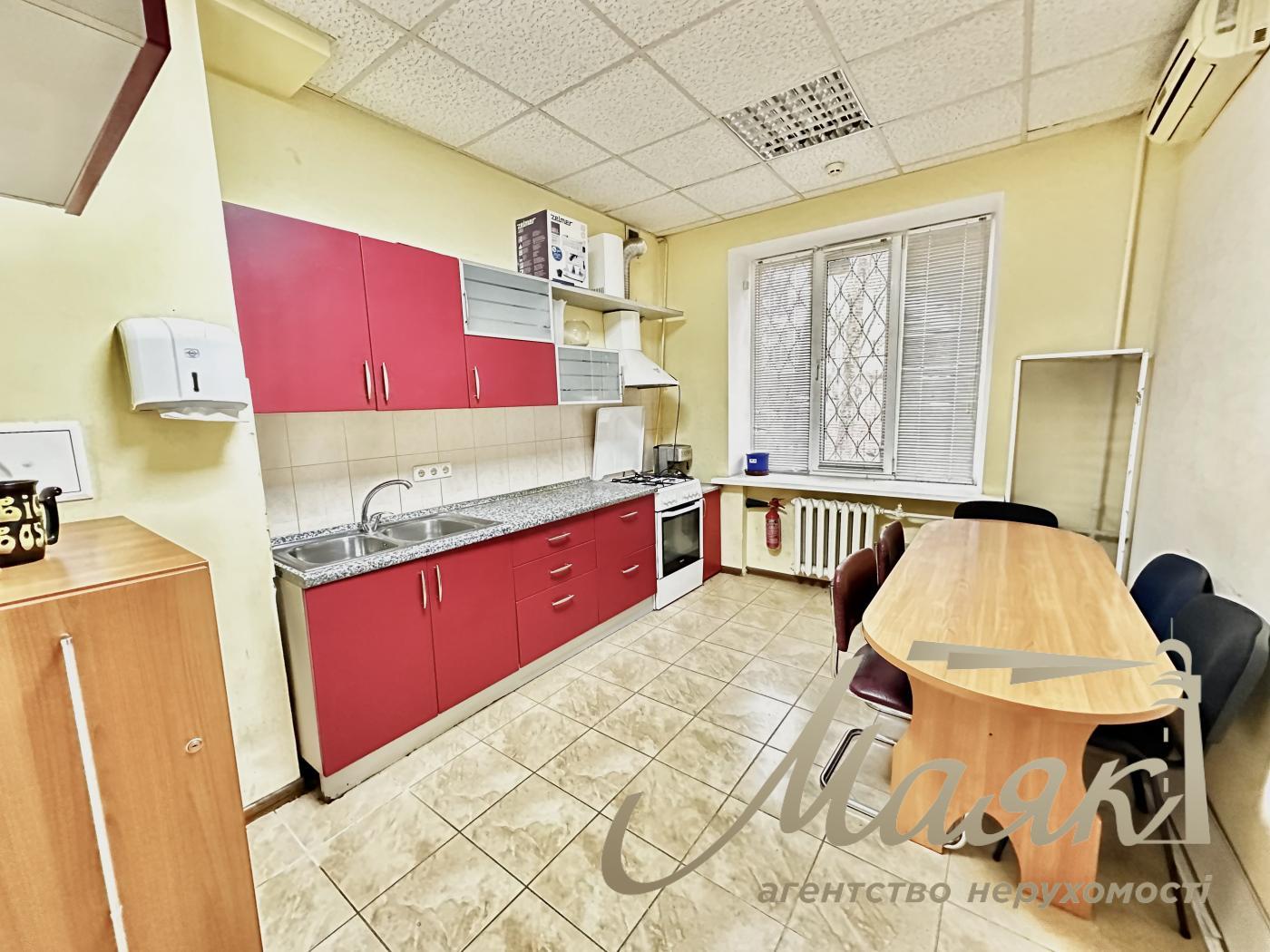 Rent Office 180m2, st. Lumumba Patrice, Pechersk