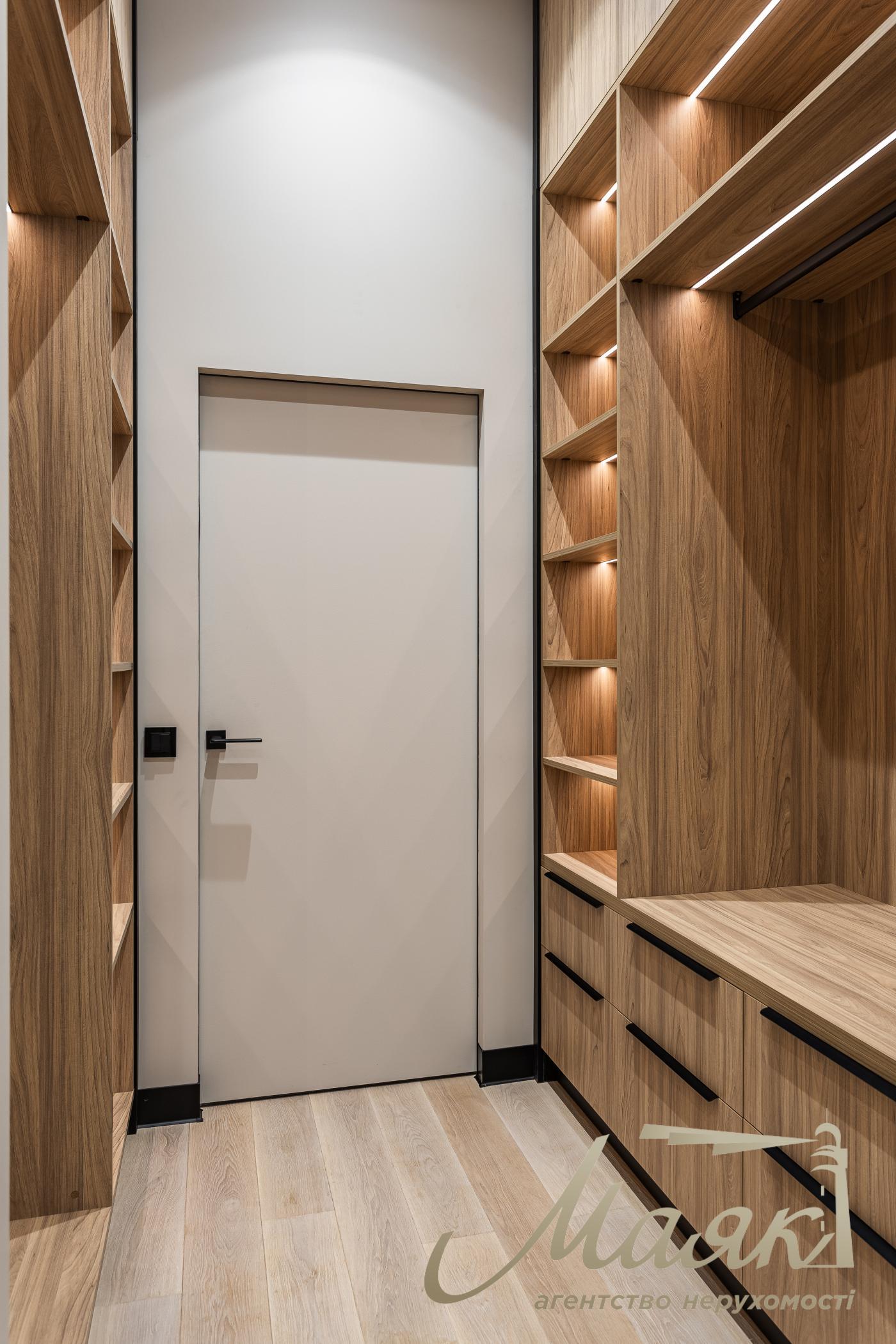 Продажа видовой 1-комнатной квартиры в клубном доме Hidden, ул. Садово-Ботаничная, Печерск, Киев