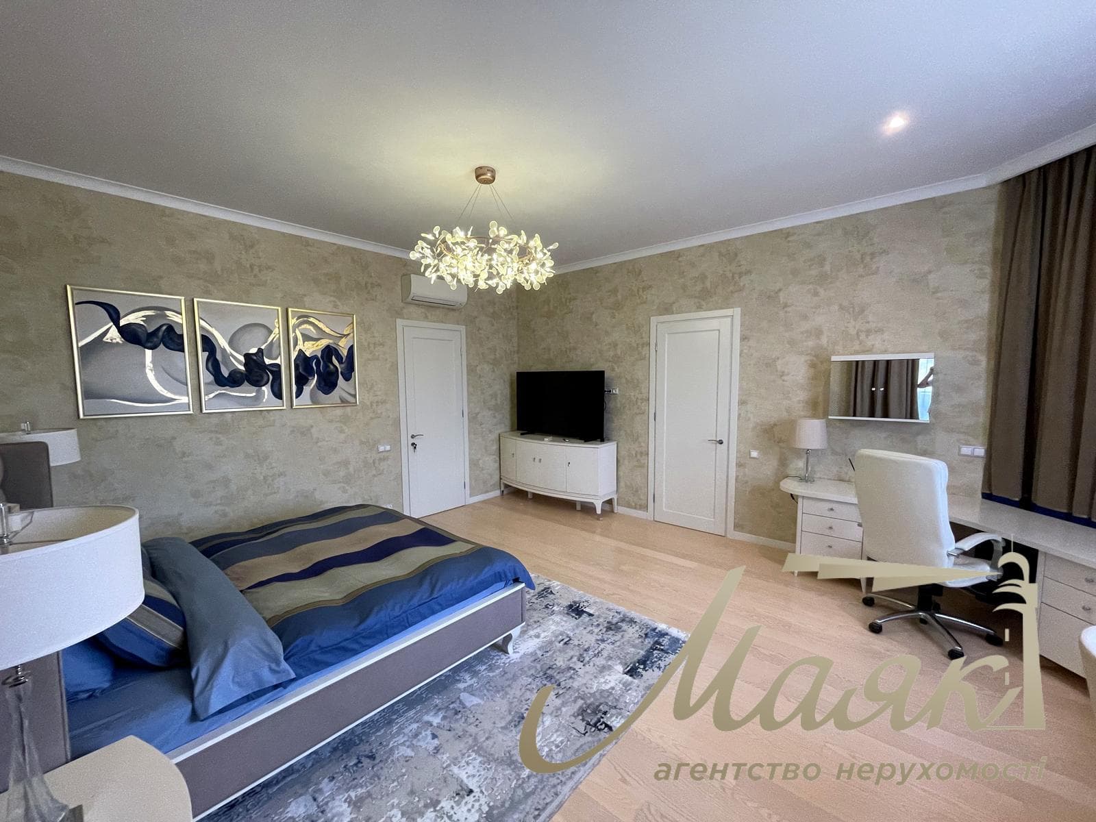 Продаж будинку 470м2 з новим басейном у Козині/Конча Заспа, КМ Montana Village, Обухівський напрямок, Київська область 12 соток землі.