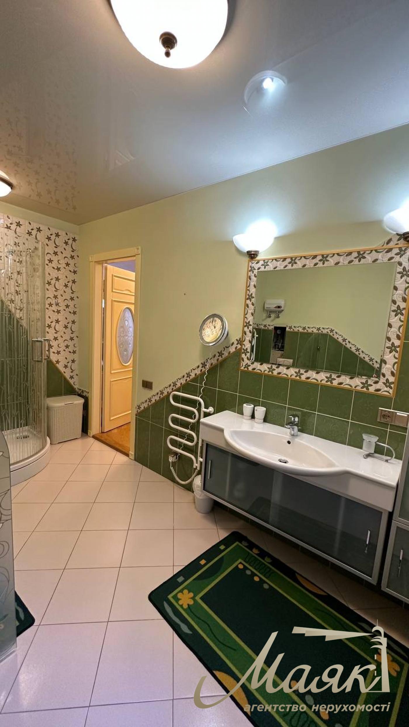 Rent 3-room apartment st. Shelkovichnaya, Lipki