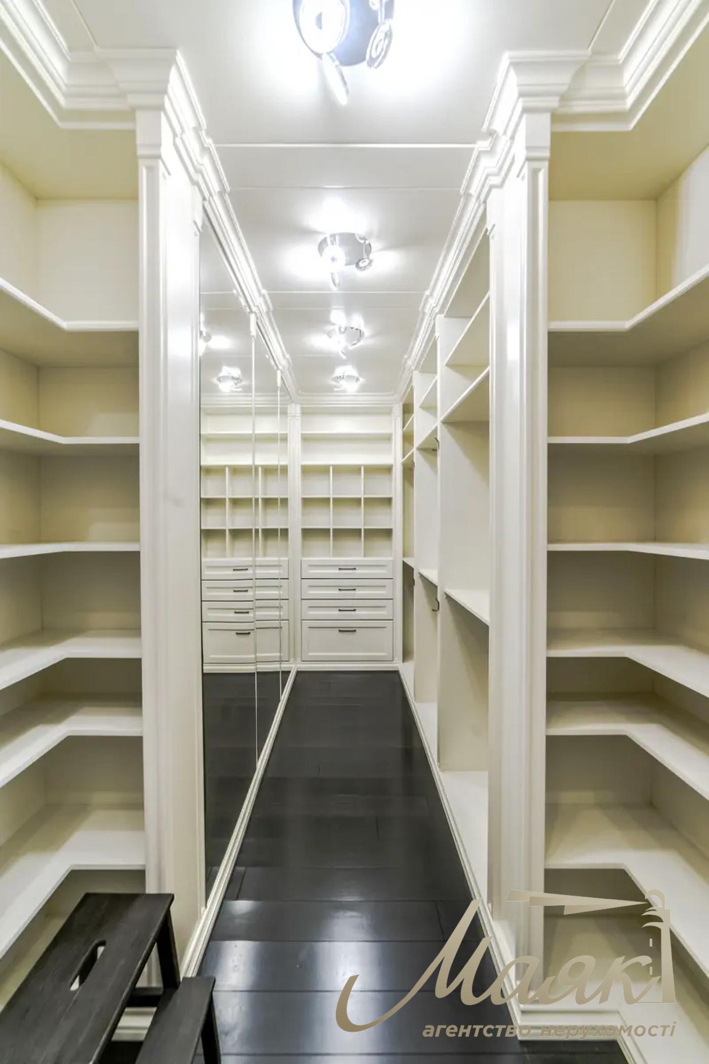 For sale 9-room penthouse with terrace in LCD "Novopecherskie Lipki", Pechersky district, Kiev, 660 m²