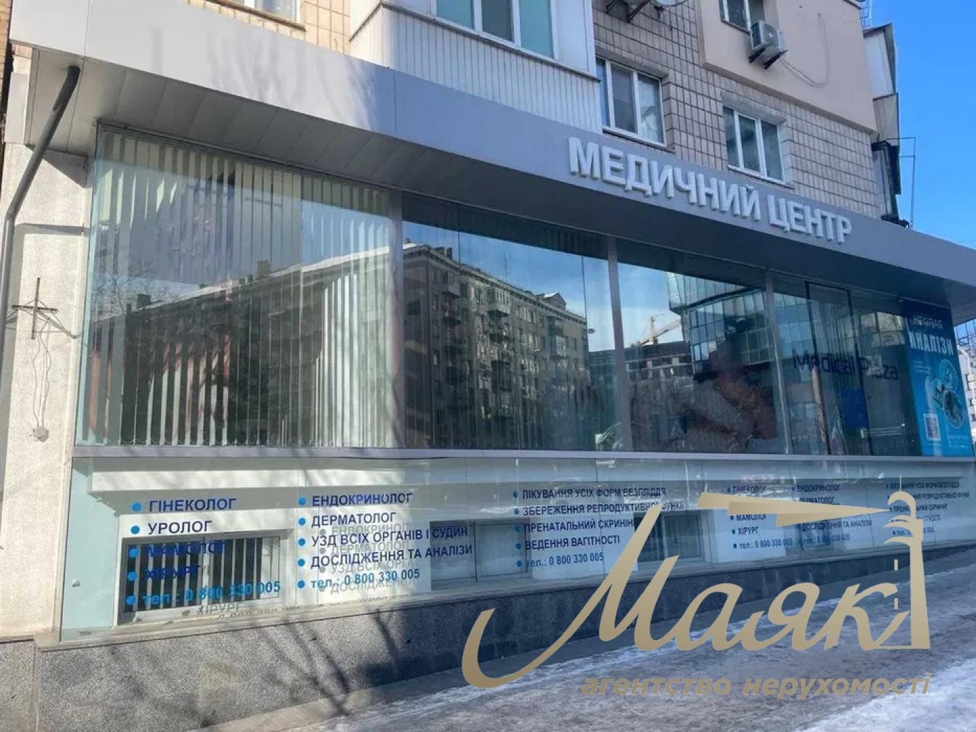 Аренда фасадного помещения 232 м.кв. возле GoodWine, м. Кловськая