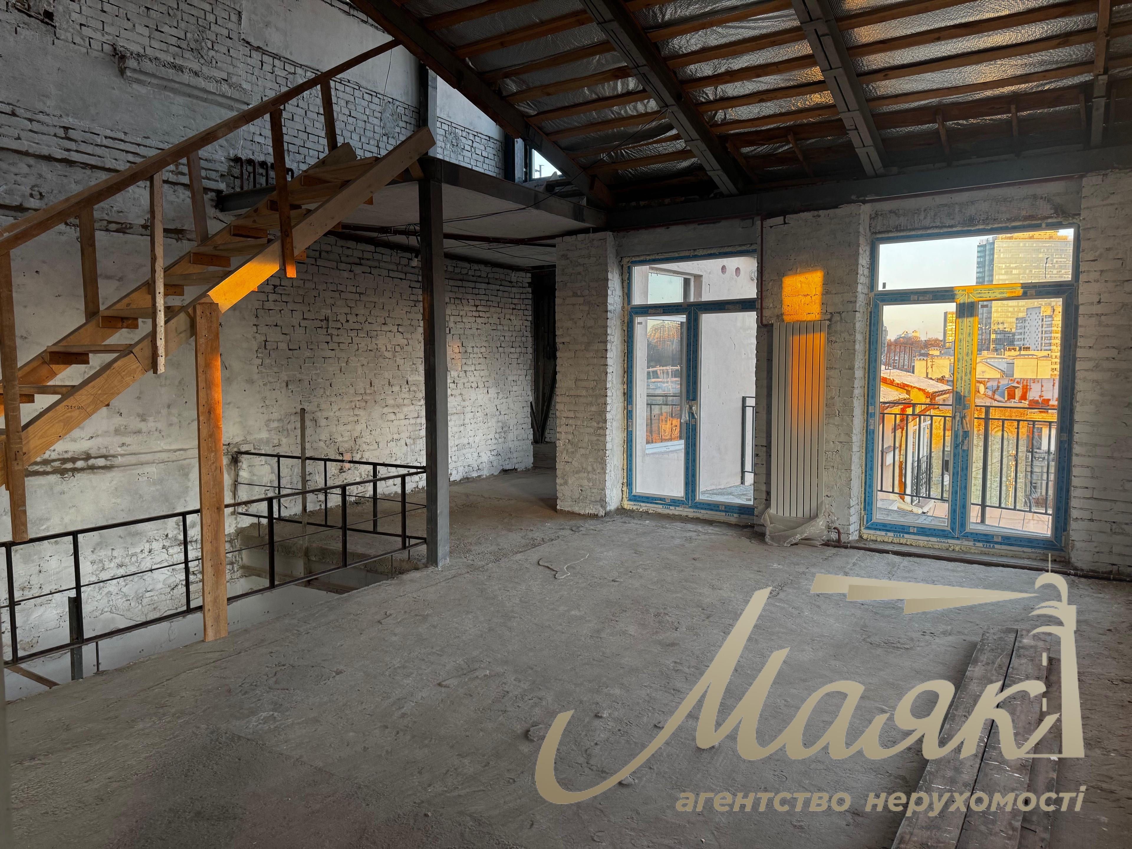 For sale penthouse with a terrace and a panorama of the center of Kiev, address: Antonovycha street 3A, area: 184 m² Pecherskiy district.