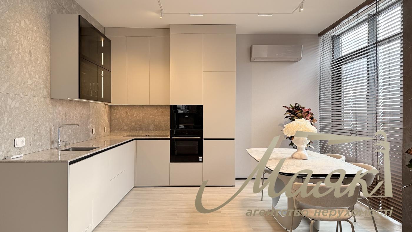 For sale 3-room apartment Residential Complex Novopecherskie Lipki, Dragomirova str.