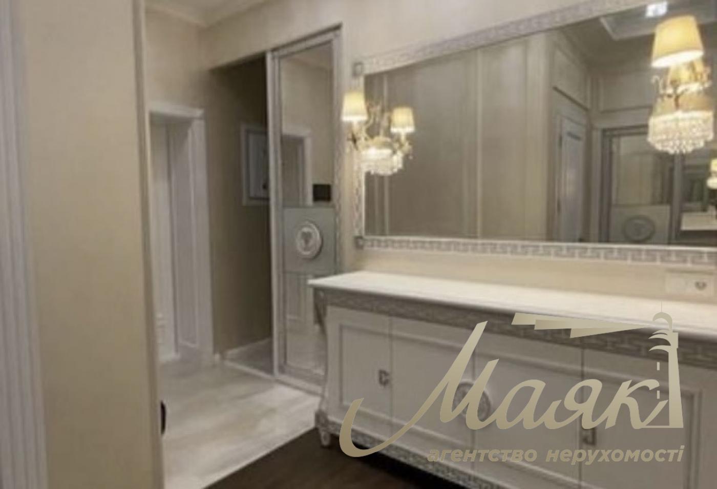 Rent 3-bedroom apartment in LCD Novopecherskie Lipki, Dragomirova/Andriy Verkhoglyada 9, Pechersk, Kyiv