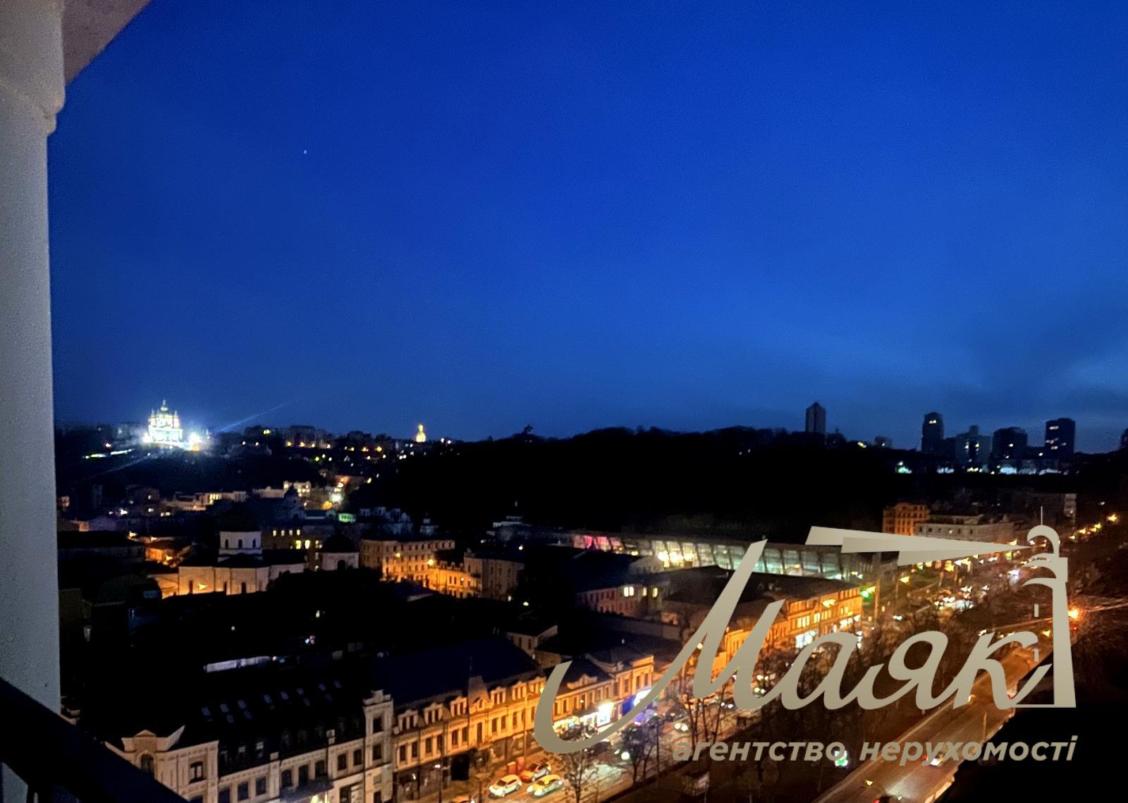 Продажа двухуровневой 1-комнатной квартиры в центре Подола, м. Контрактовая площадь