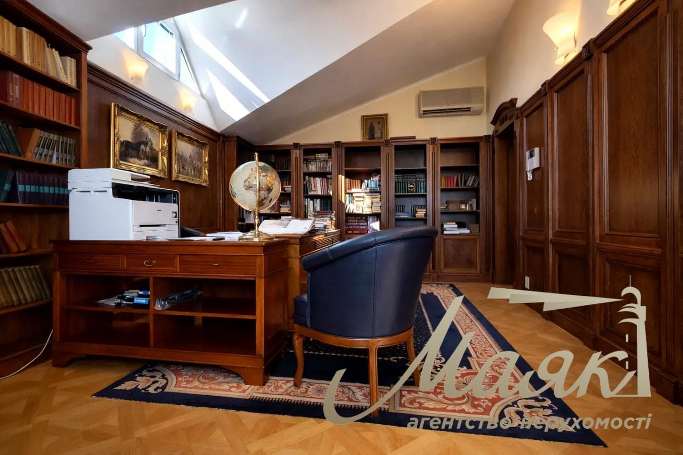 Selling a house on the Dnieper 700m2 in s.Kozin, Dam 2 km with a swimming pool in Kozin/Koncha Zaspa, Obukhiv direction, Kyiv region 45 hectares of land.