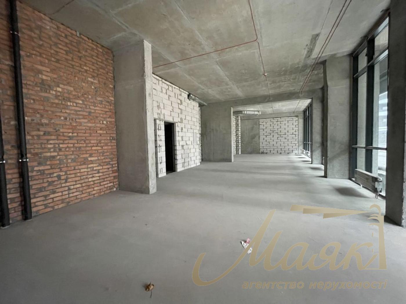 Sale of commercial premises 270m2 in the residential complex Great