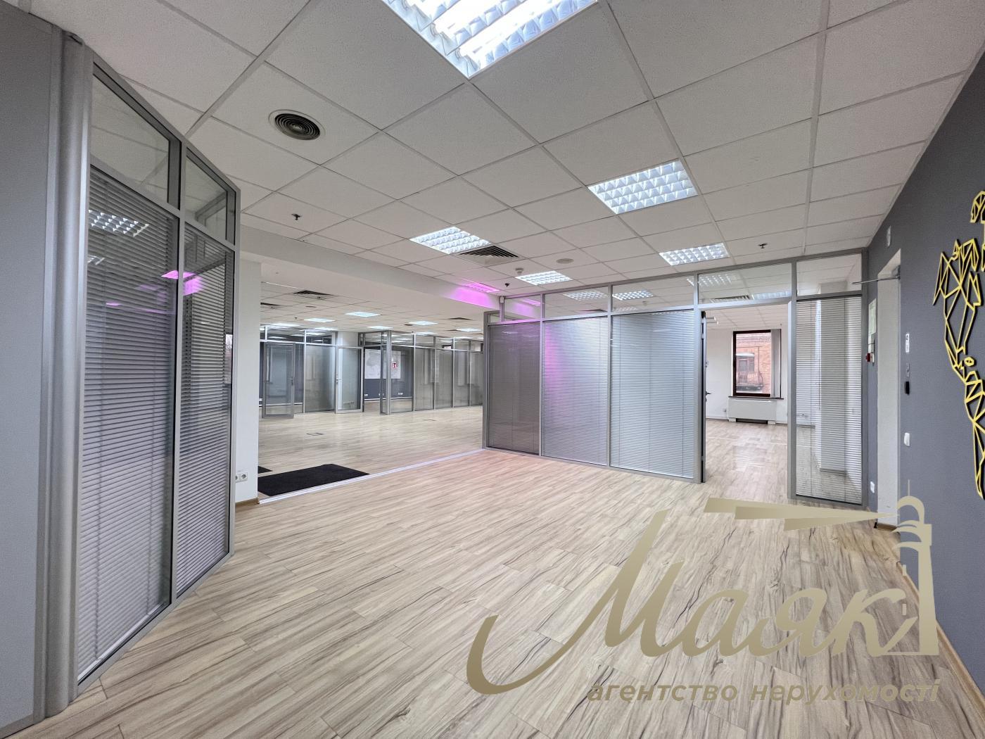 Оренда офісу 285 кв.м. в БЦ Леонардо вул.Богдана Хмельницького 52/17