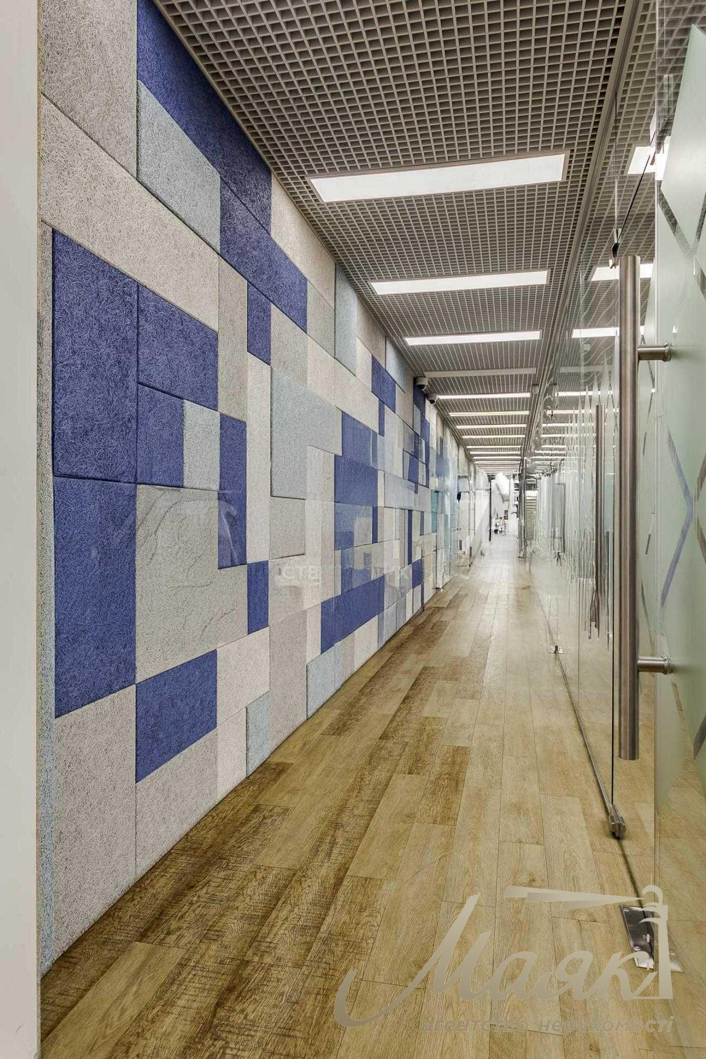 Office for rent 550 m2 in the center, metro station Arsenalna BC class A