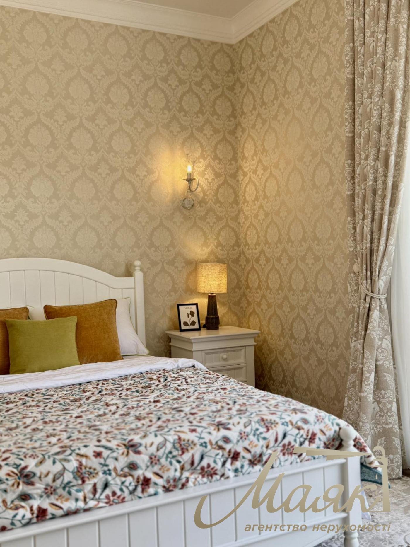 Продаж будинку в КМ Розкішне, село Романків, Обухівська траса