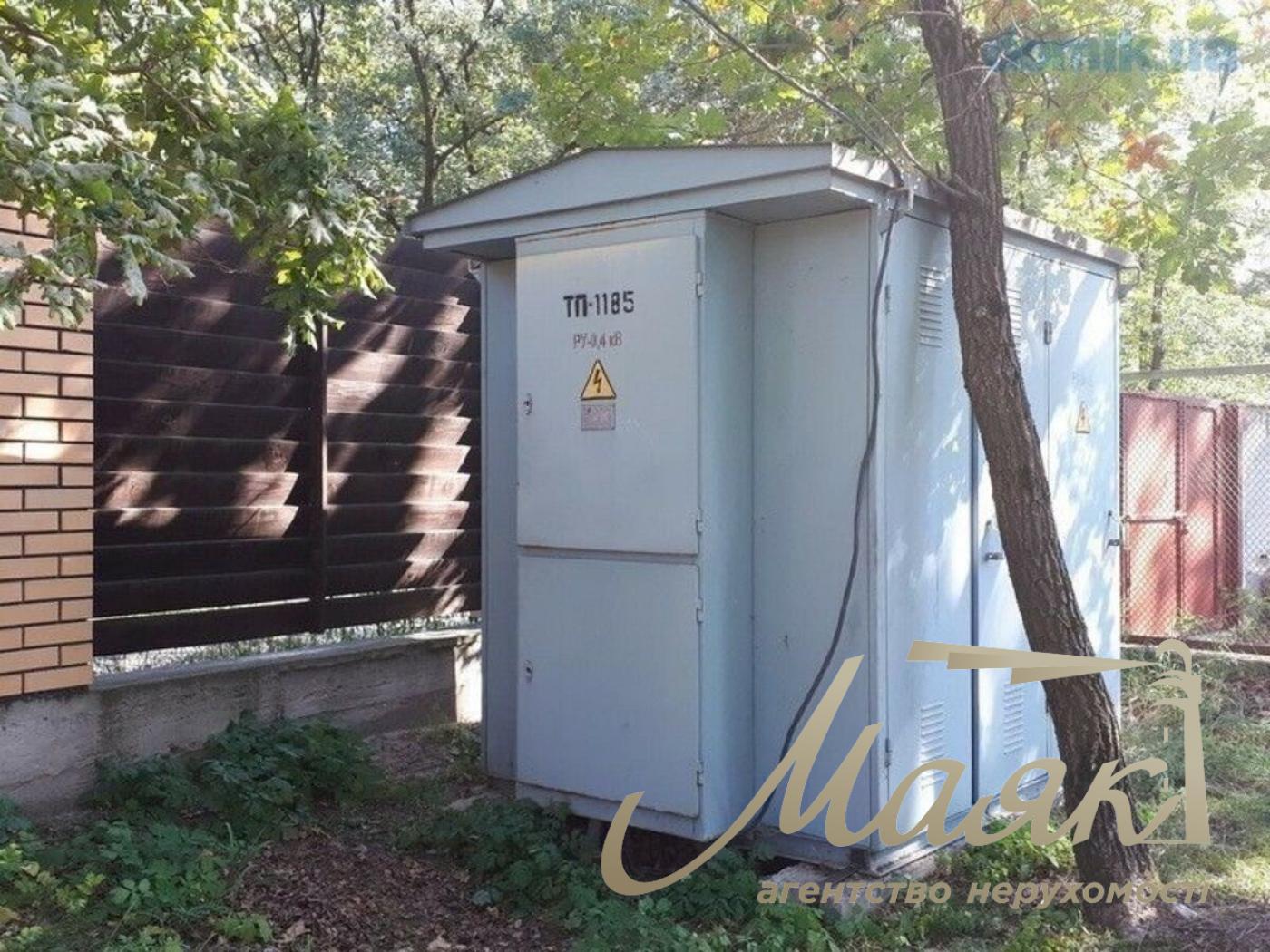 Продаж будинку 356м2 у Романкові з ділянкою 21 сотка