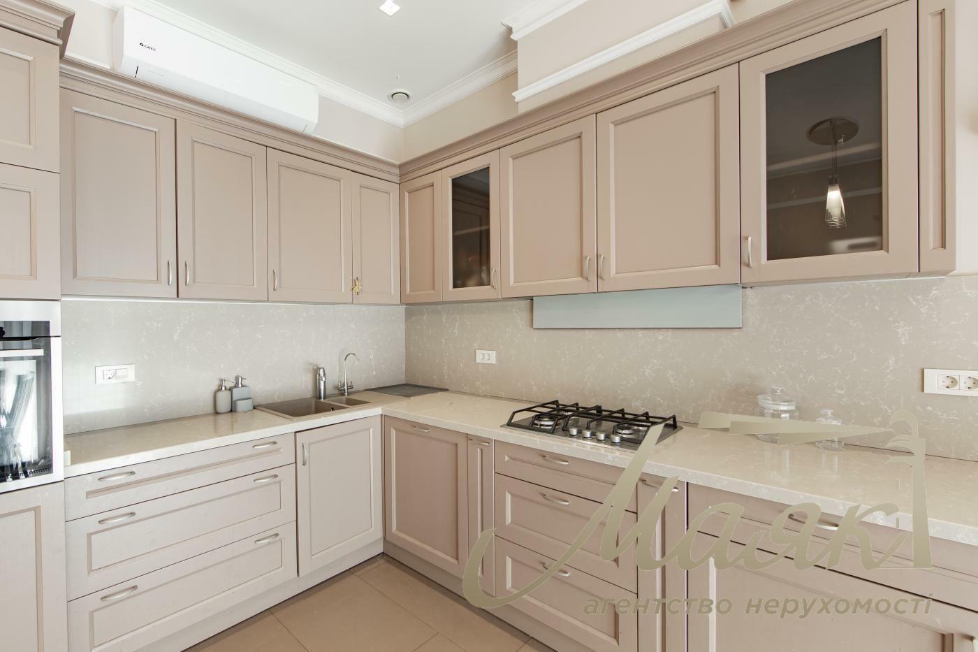 Sale of a modern house 265m2 with a swimming pool in Lesniki - 5 minutes from Kyiv, Vatutina lane.