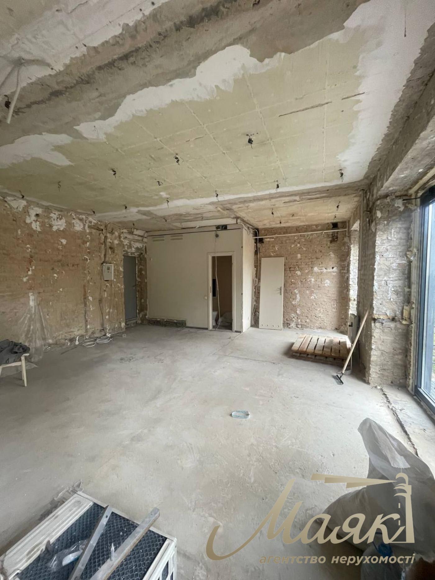 Rent a facade room 40 sq.m. sq. Kateryna Belokur str., Pecherskiy r-n.