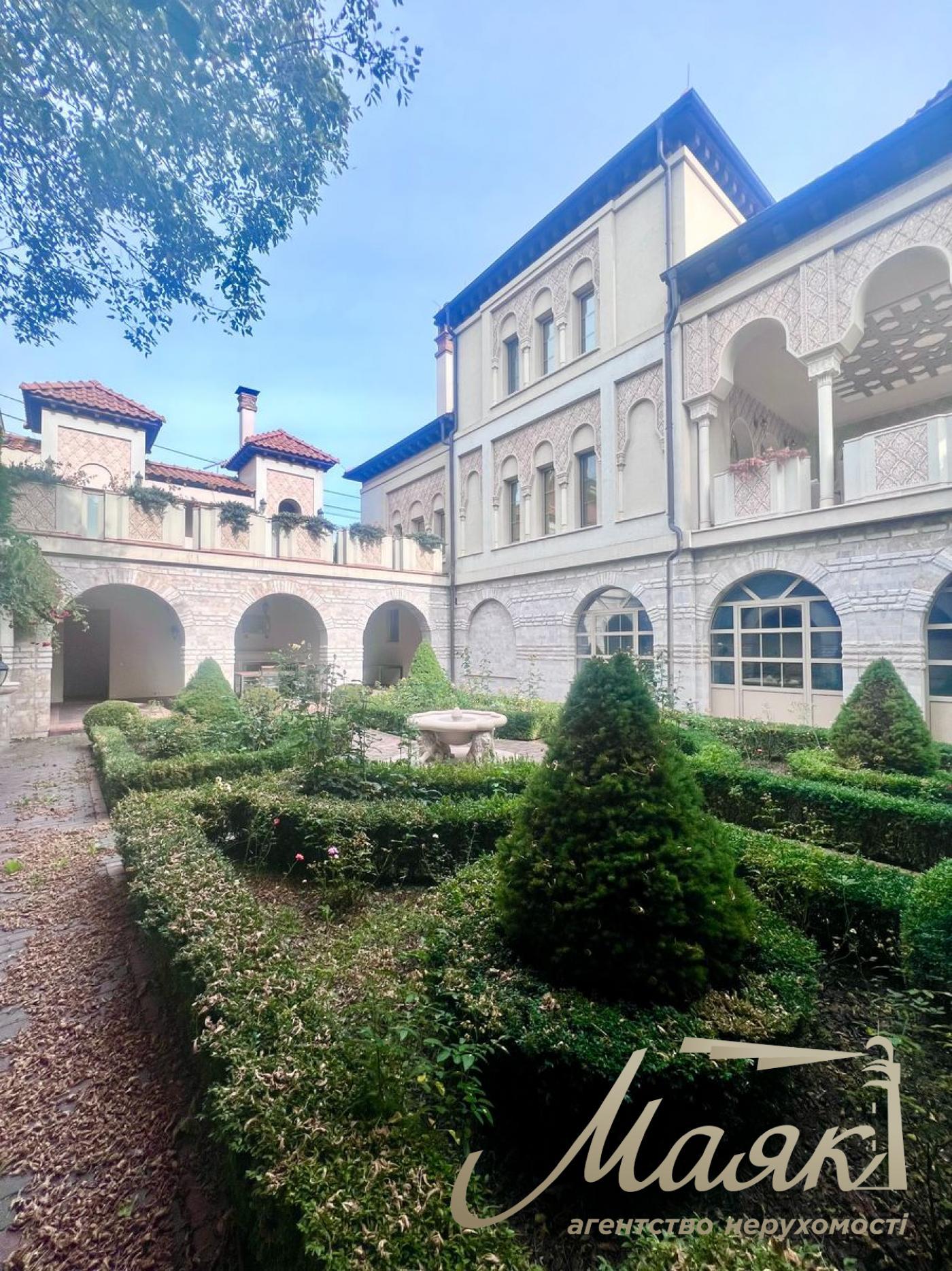 Продажа усадьбы 800м2 ул. Черногорская, Печерск