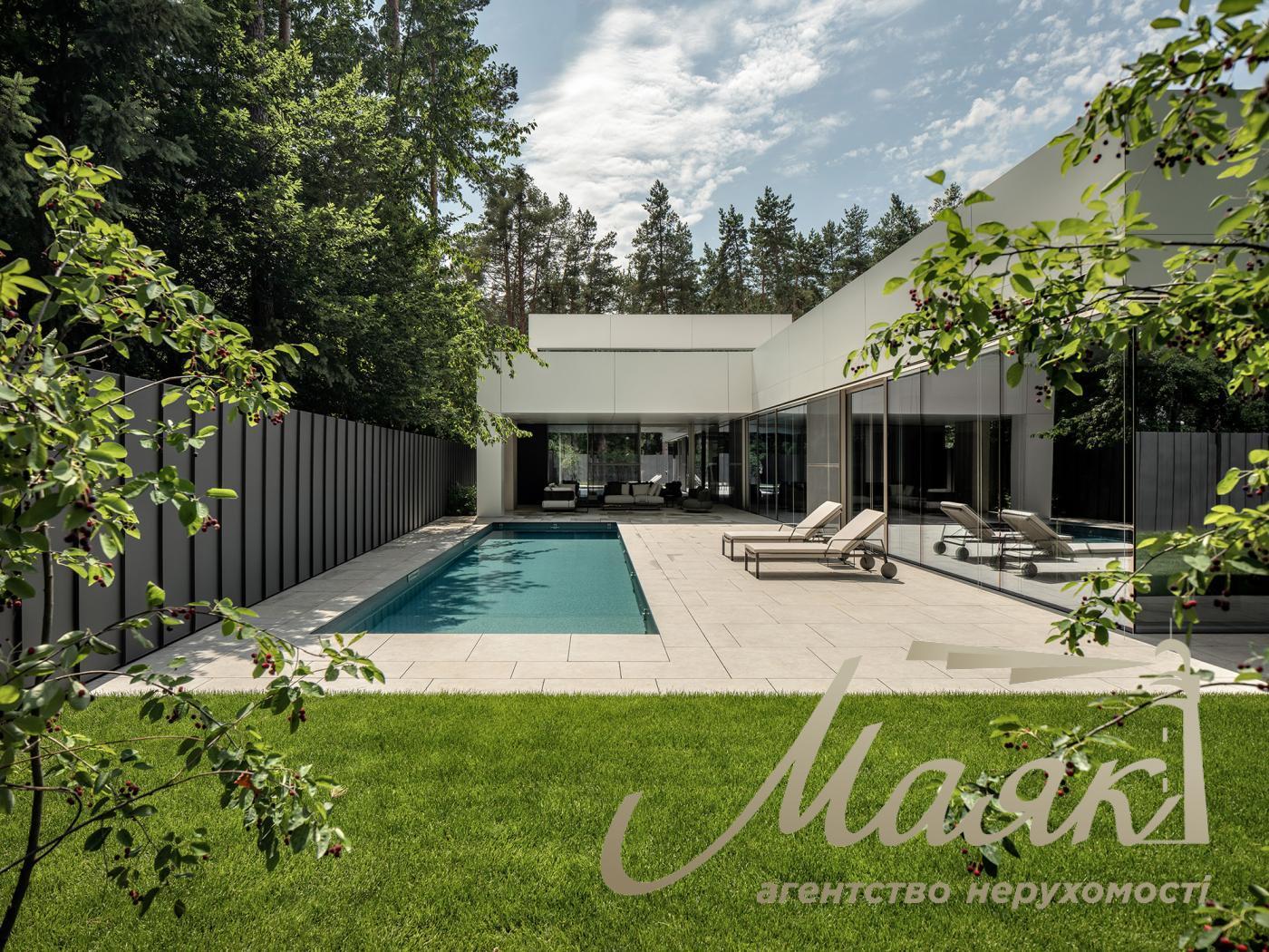 Продажа дома, 305 м2 с бассейном, участок 11 соток, Плюты