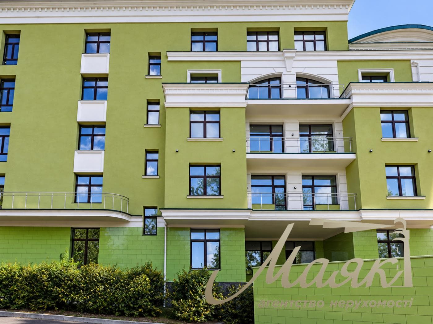 Продаж окремої комерційної будівлі площею 4 106 м² на Печерську, Набережно-Печерська дорога