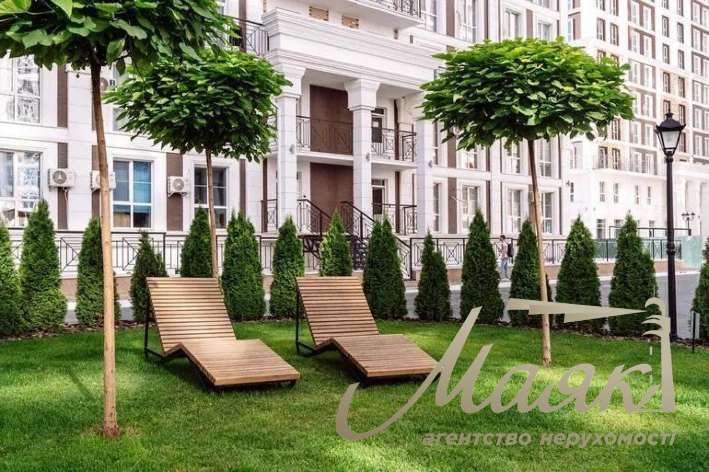 For sale 3-bedroom apartment LCD New England str. Maksimovicha