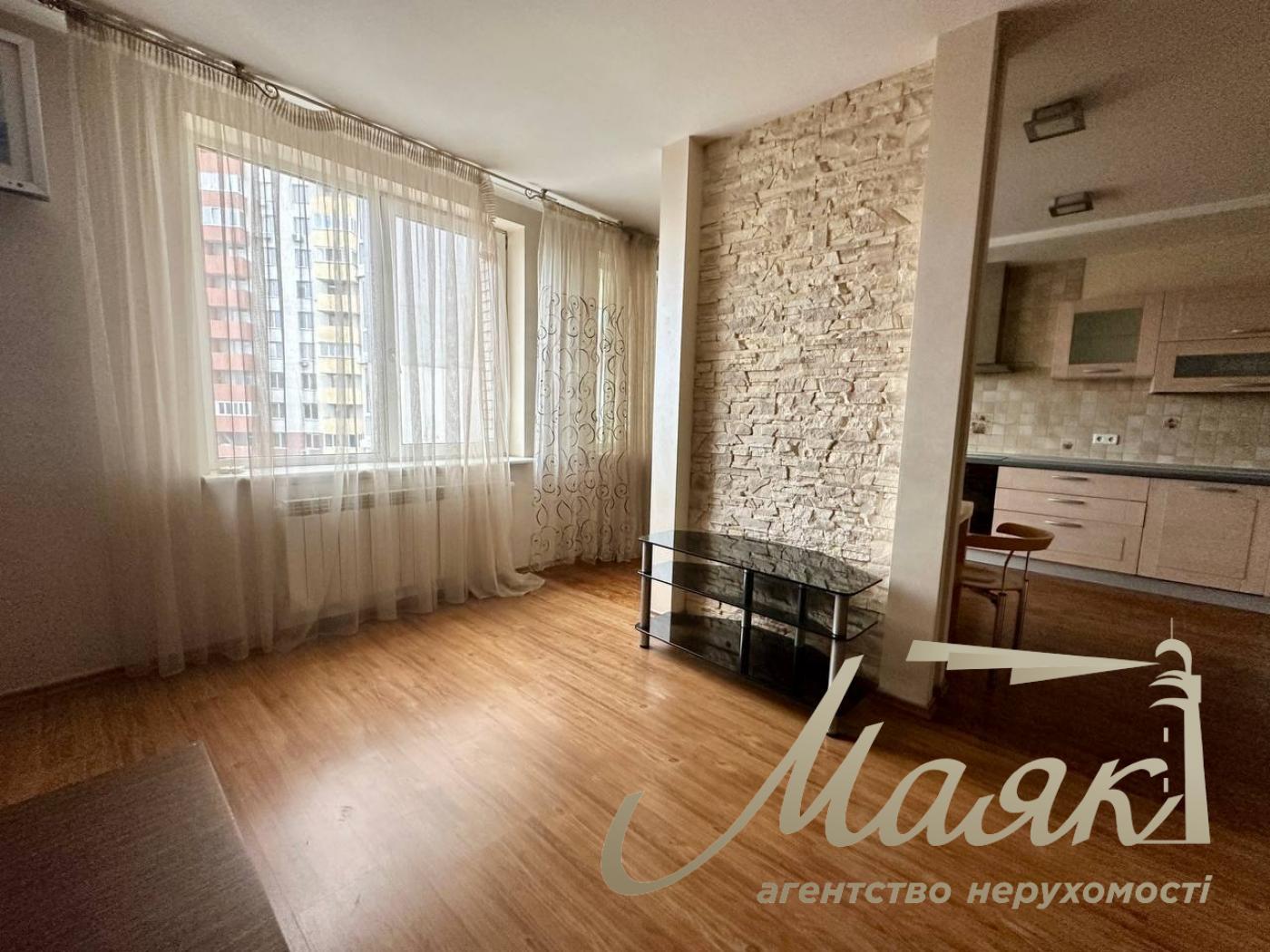 Аренда 3-х комнатной квартиры по ул.Степана Руданского 4-6,метро Сырец.