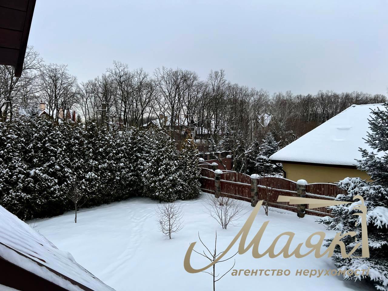 For sale house 303 m² in the center of the village Romankova, 12 sotok, with repair, Obukhiv direction, Kiev region.