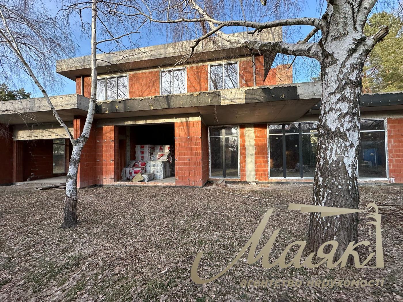 We offer for sale a modern house in a cottage town in the village Kozin, Koncha-Zaspa area