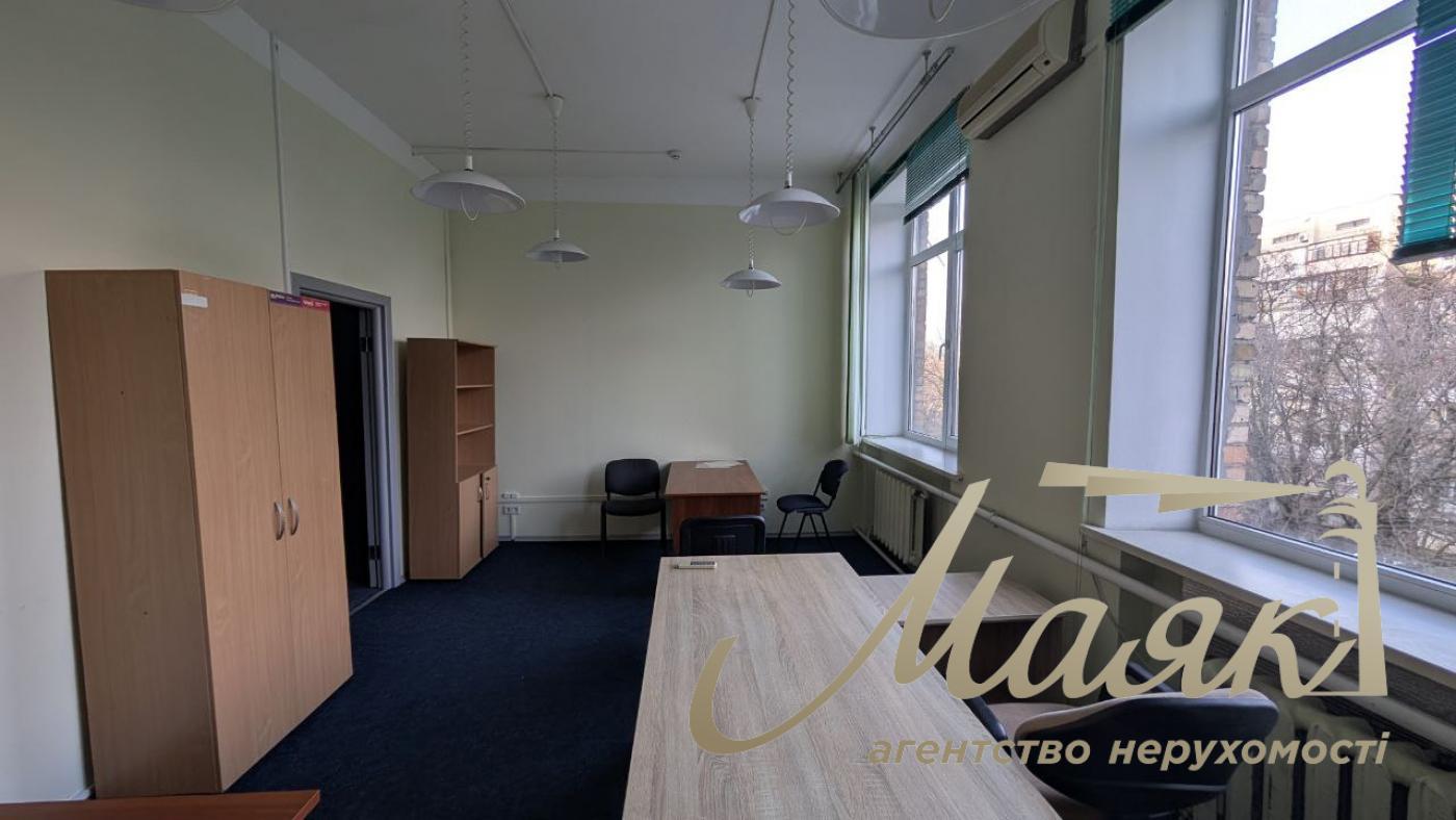 Продаж офісних приміщень 974м2 у центрі Печерська вул. Євгена Коновальця, 31