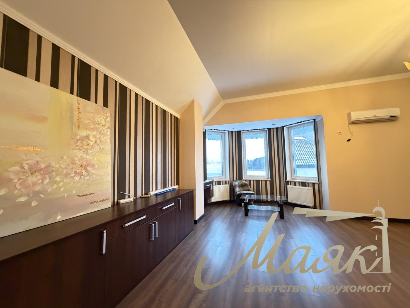 House for rent 300m2 in Kozin village, ulitsa Nova, in Montana Village.