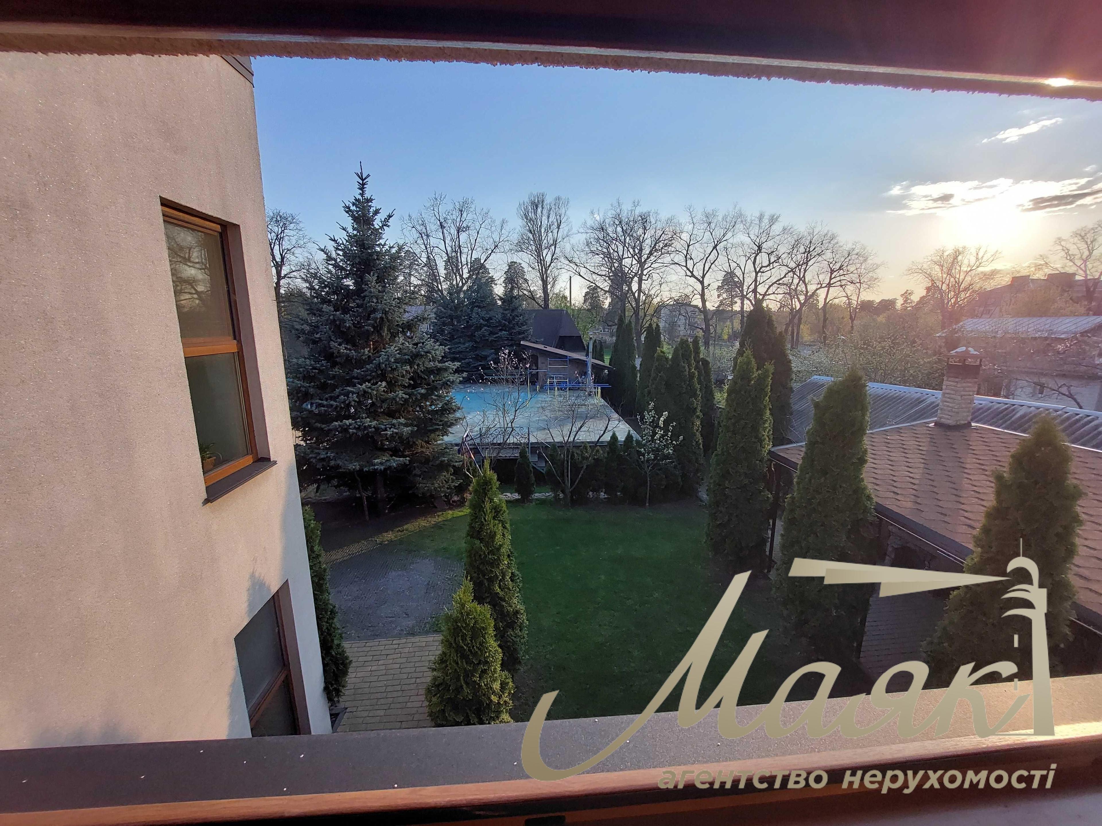 Оренда дизайнерського будинку 120 м² з доступом до бункерних апартаментів, сауною і великою терасою, Пуща-Водиця, Київ.