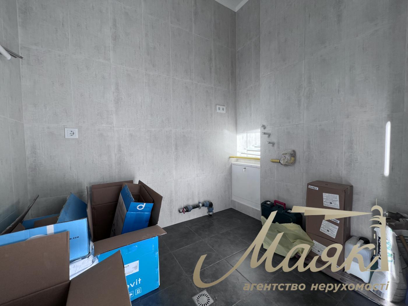 Продаж будинку в закритому КМ AlpenPark серед лісу