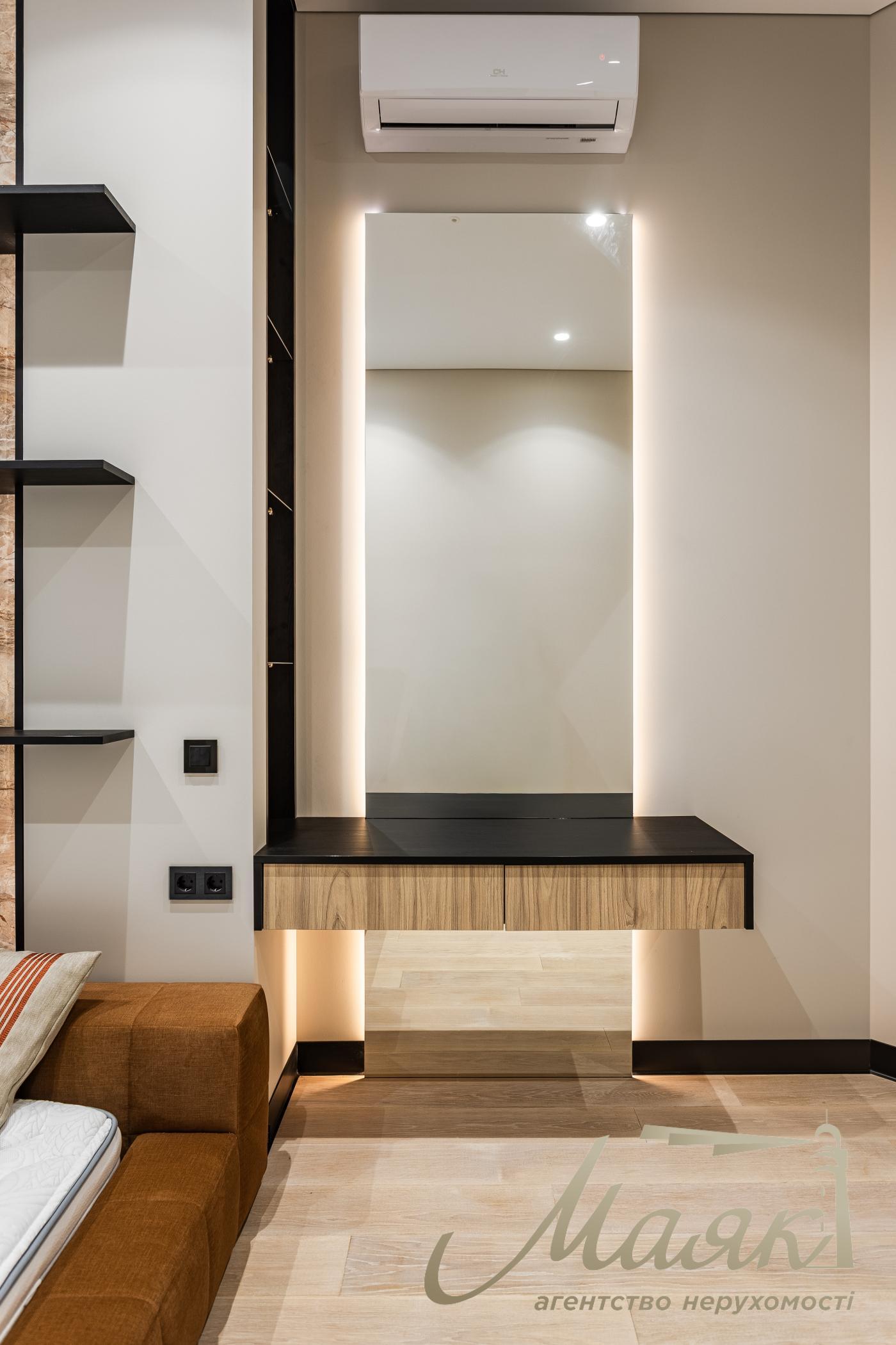 Продажа видовой 1-комнатной квартиры в клубном доме Hidden, ул. Садово-Ботаничная, Печерск, Киев