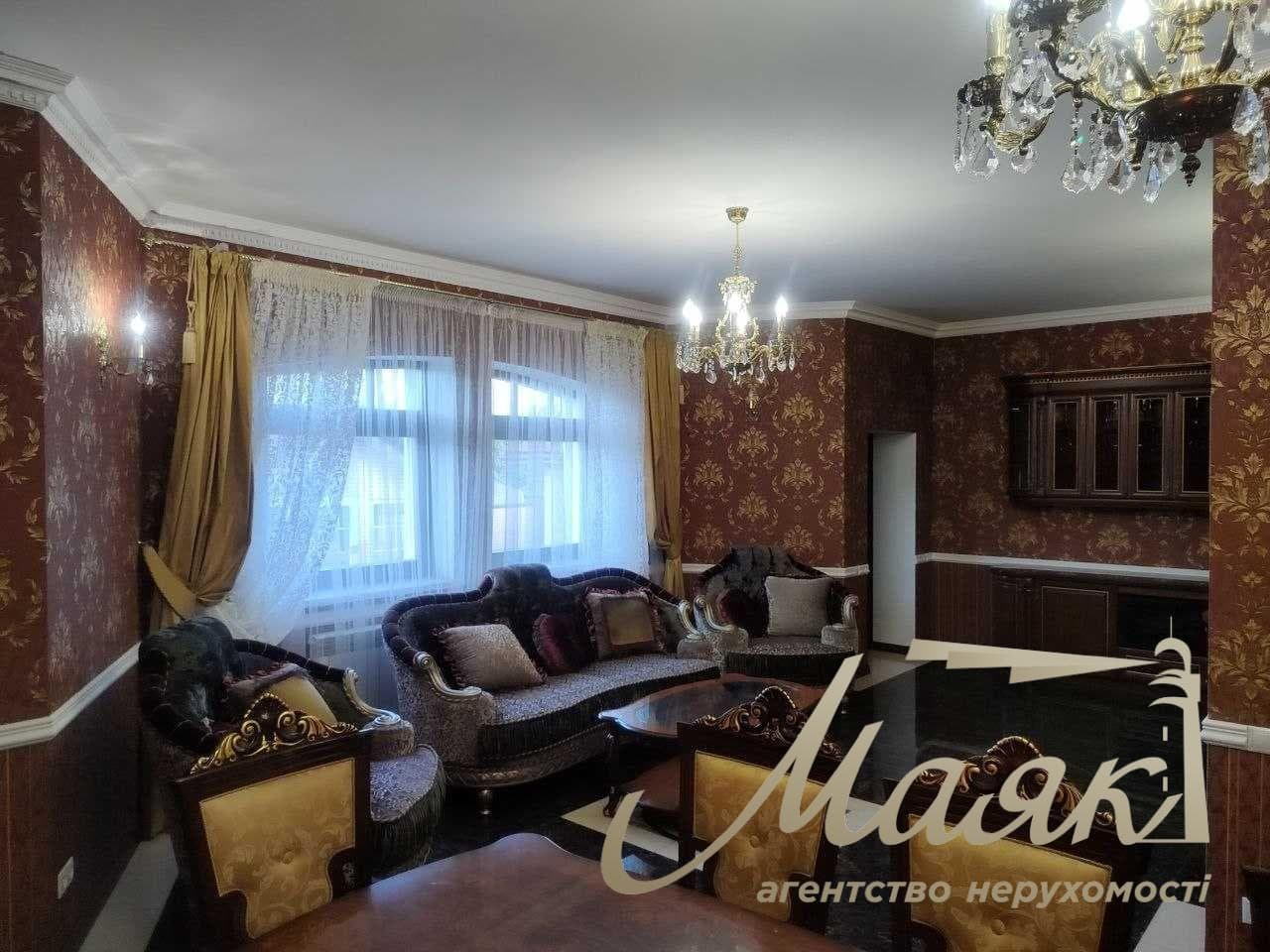 Продаж ексклюзивного триповерхового будинку площею 288 м² у житловому комплексі «Козя Спіна», Нові Петрівці, поруч із Межигір’ям, Вишгород