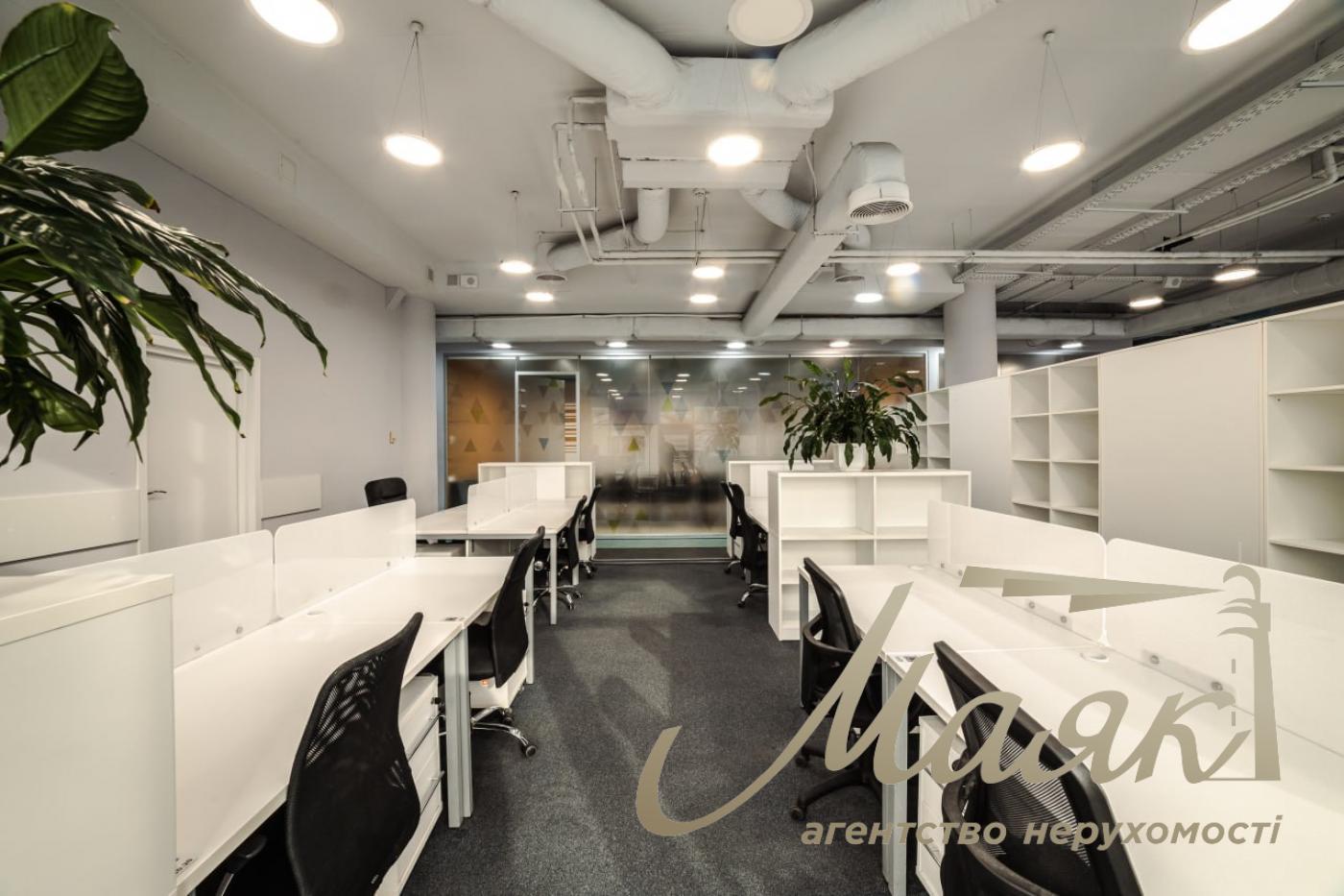 Оренда офісу 555 м2 у БЦ з ремонтом, меблями та терасою Олімпійська