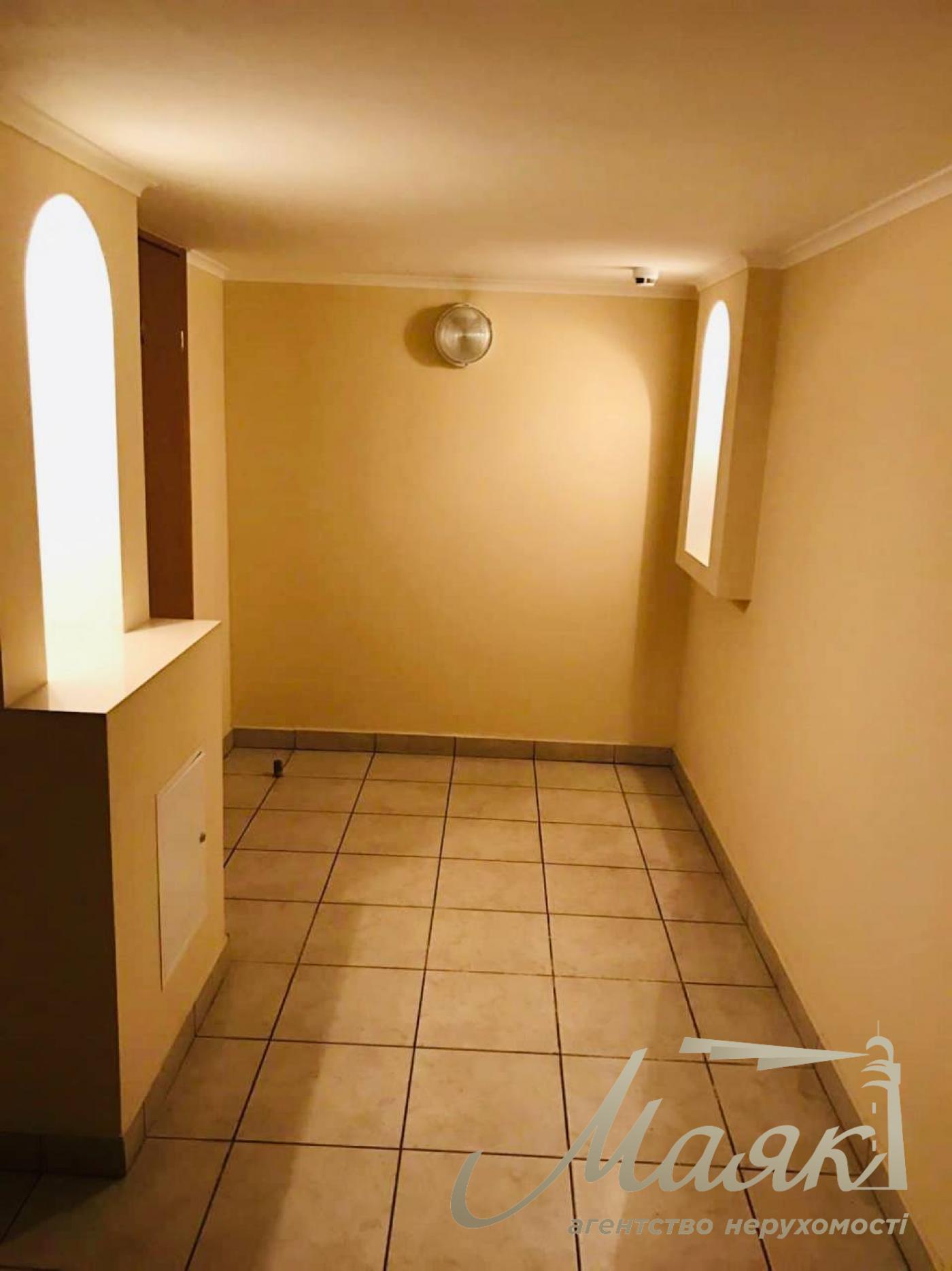Аренда офиса 258м2 в центре Киева, ул. Антоновича.