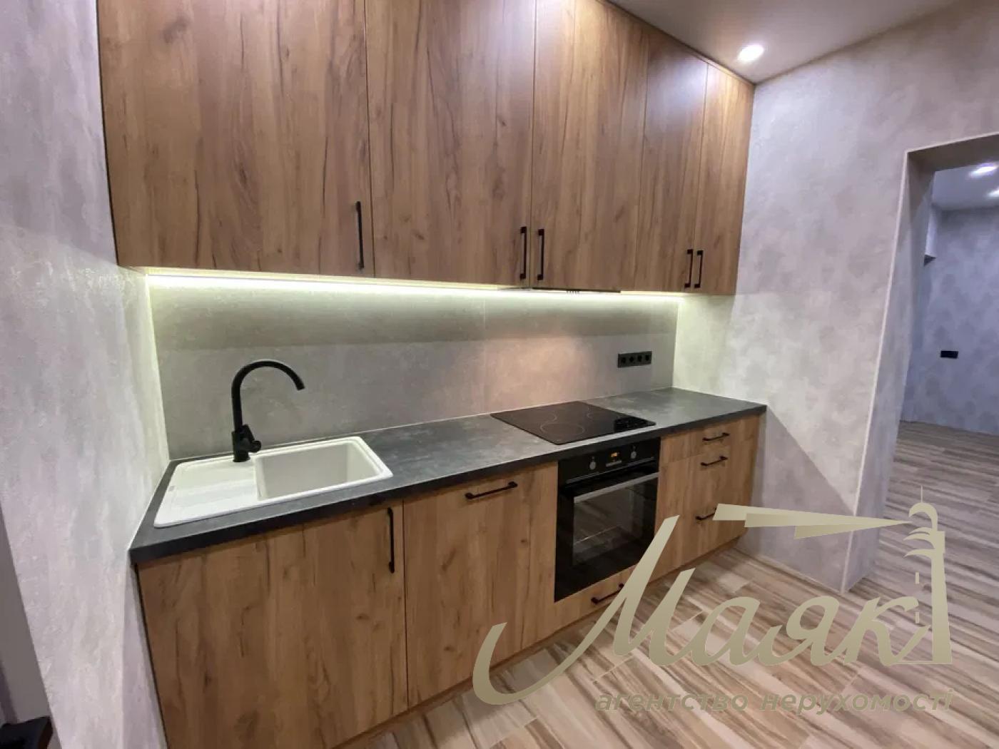 Оренда 1к квартири - студії 60 м², вул. Ділова, метро Олімпійська