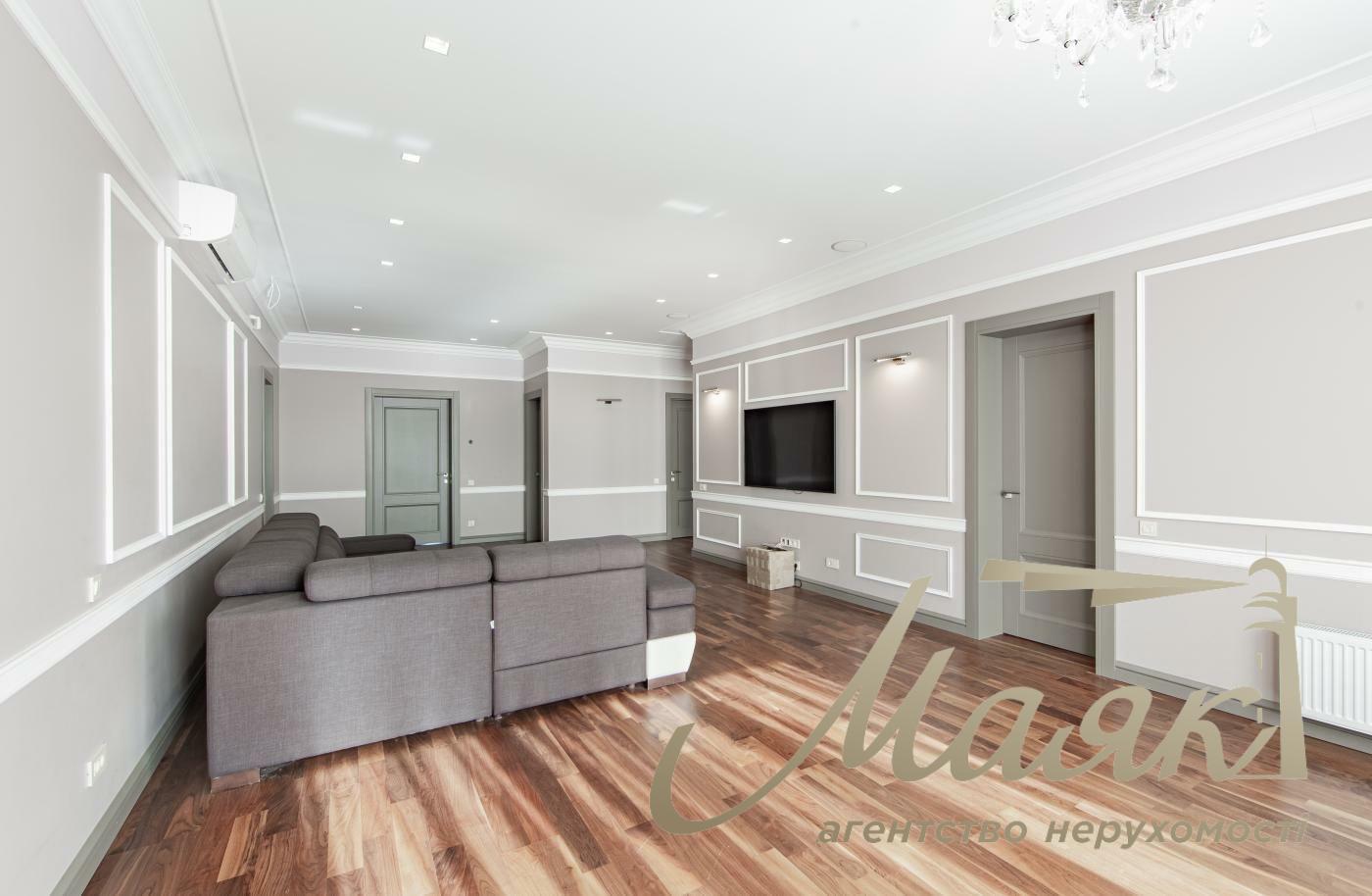 Sale of a modern house 265m2 with a swimming pool in Lesniki - 5 minutes from Kyiv, Vatutina lane.