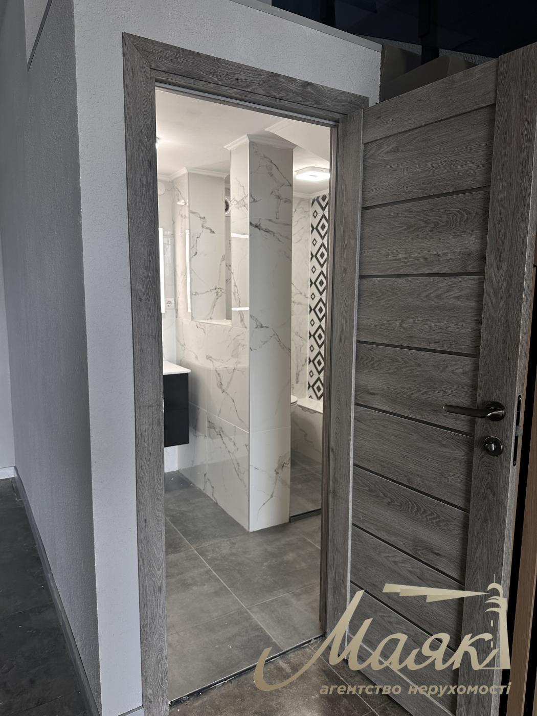 Оренда фасадного комерційного приміщення в ЖК River Stone, Осокорки.