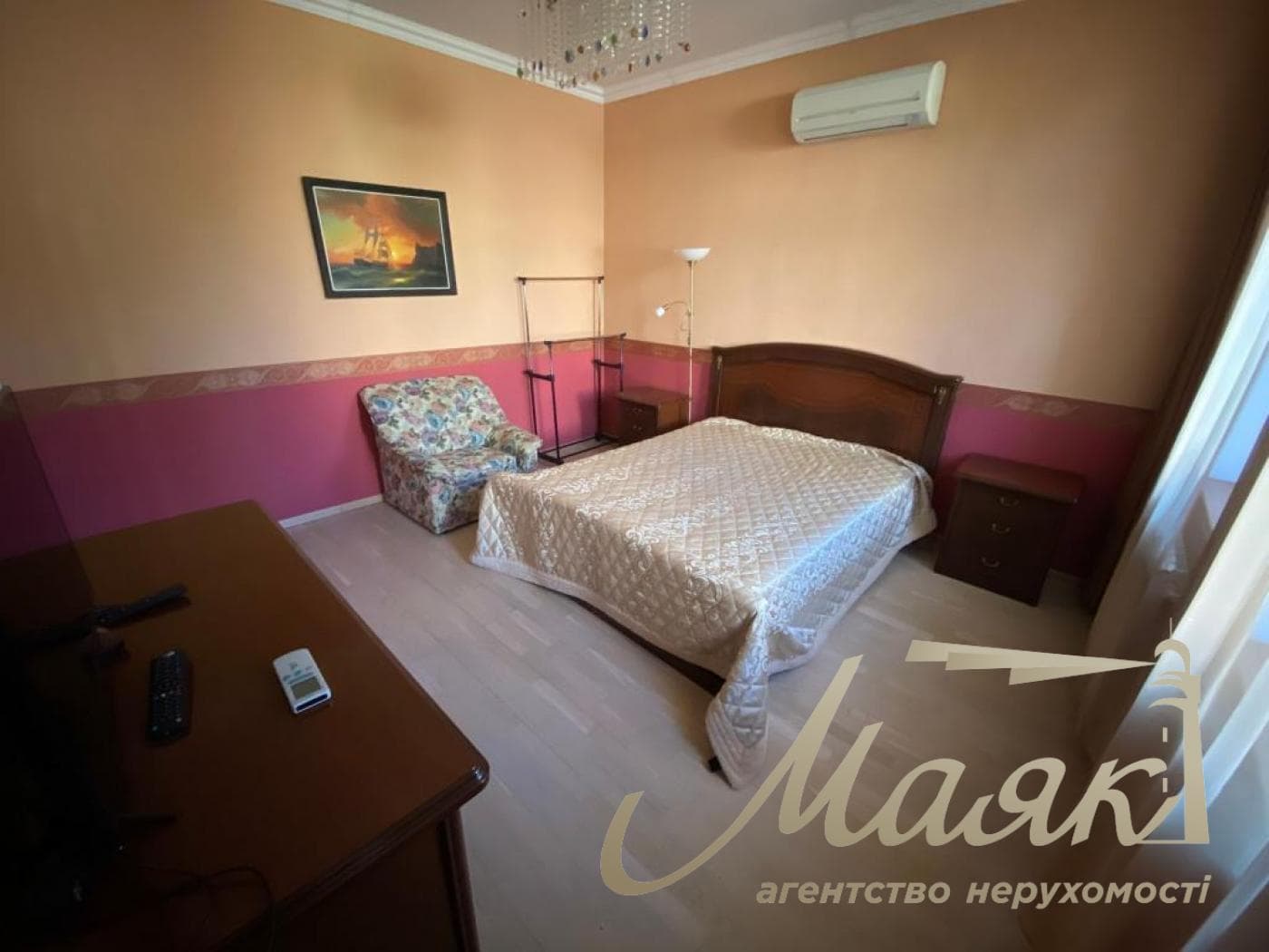 Оренда 3-поверхового будинку (250 м²) у Лесниках