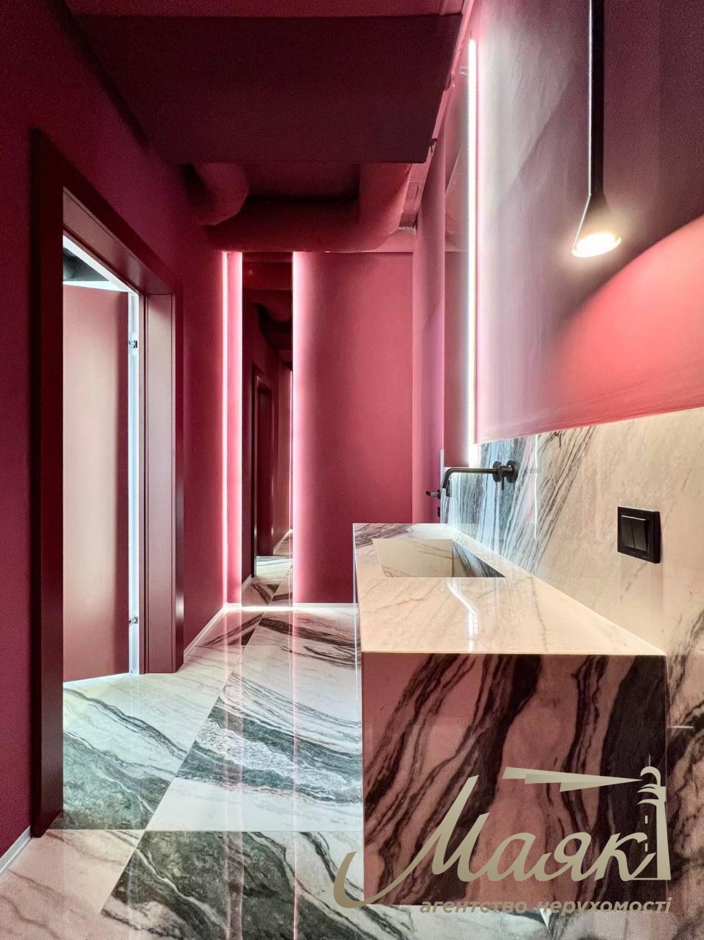 Sale of office with tenant Business Center Carnegie, Klovsky descent street